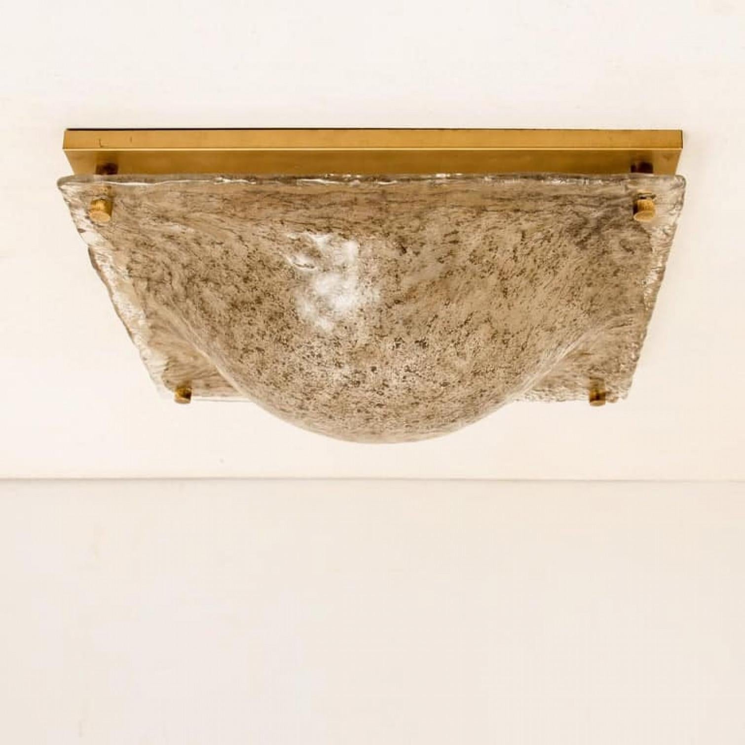 1 des 2 montures carrées encastrées en laiton et verre fumé, 1970 en vente 4