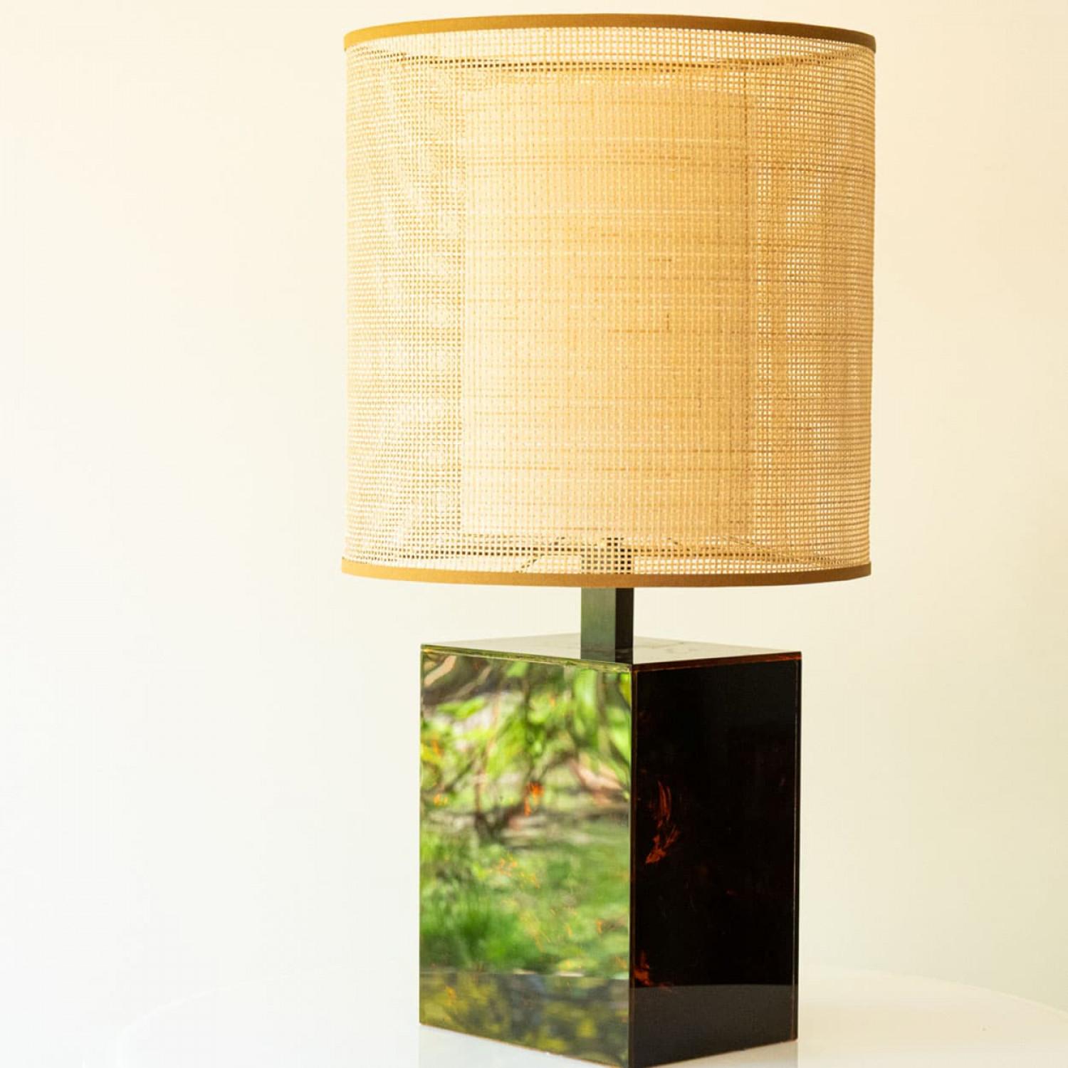 1 of the 2 Square Wood and Tortoise Glass Table Lamps, Lampshades by R. Houben en vente 2