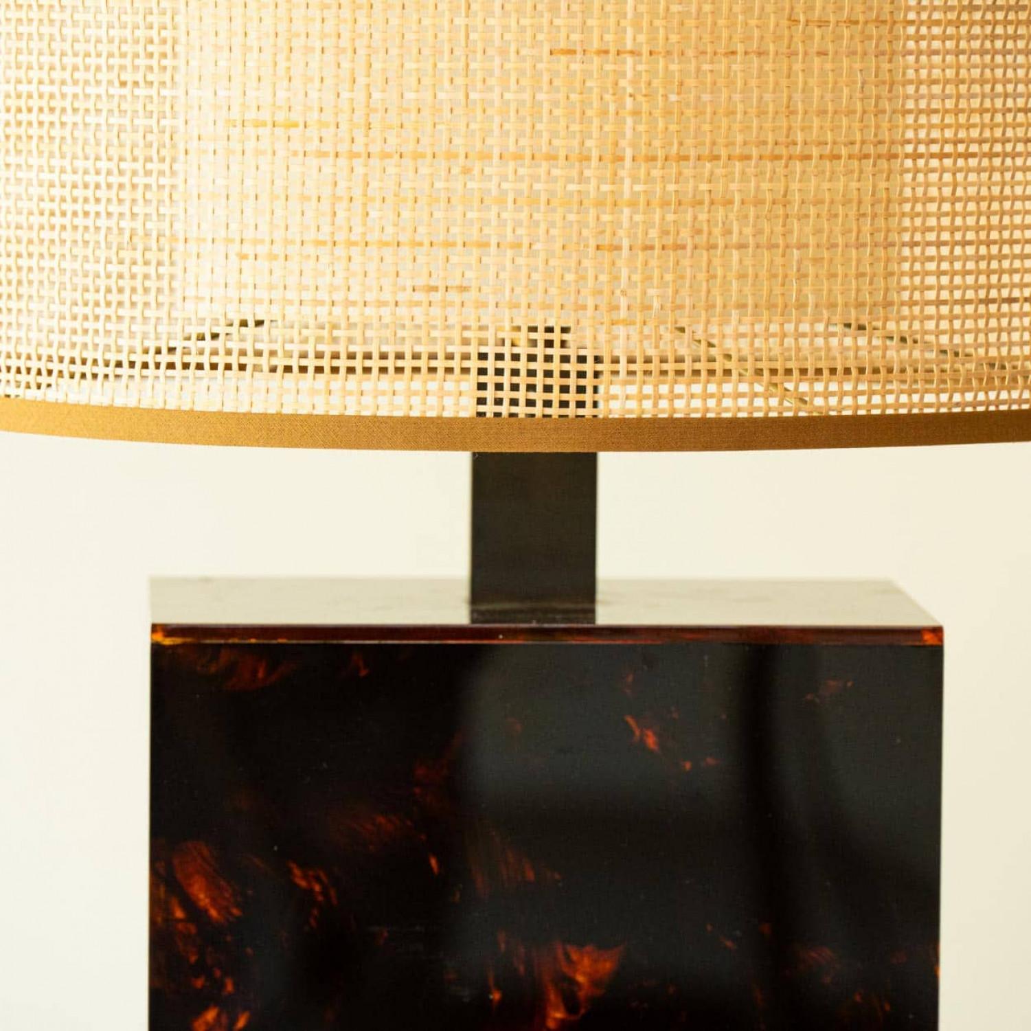 1 of the 2 Square Wood and Tortoise Glass Table Lamps, Lampshades by R. Houben en vente 3