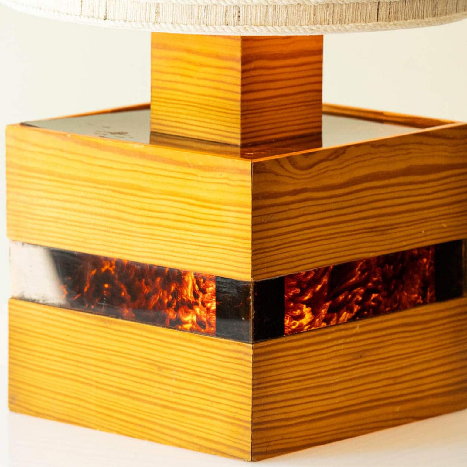 1 of the 2 Square Wood and Tortoise Glass Table Lamps, Lampshades by R. Houben en vente 4