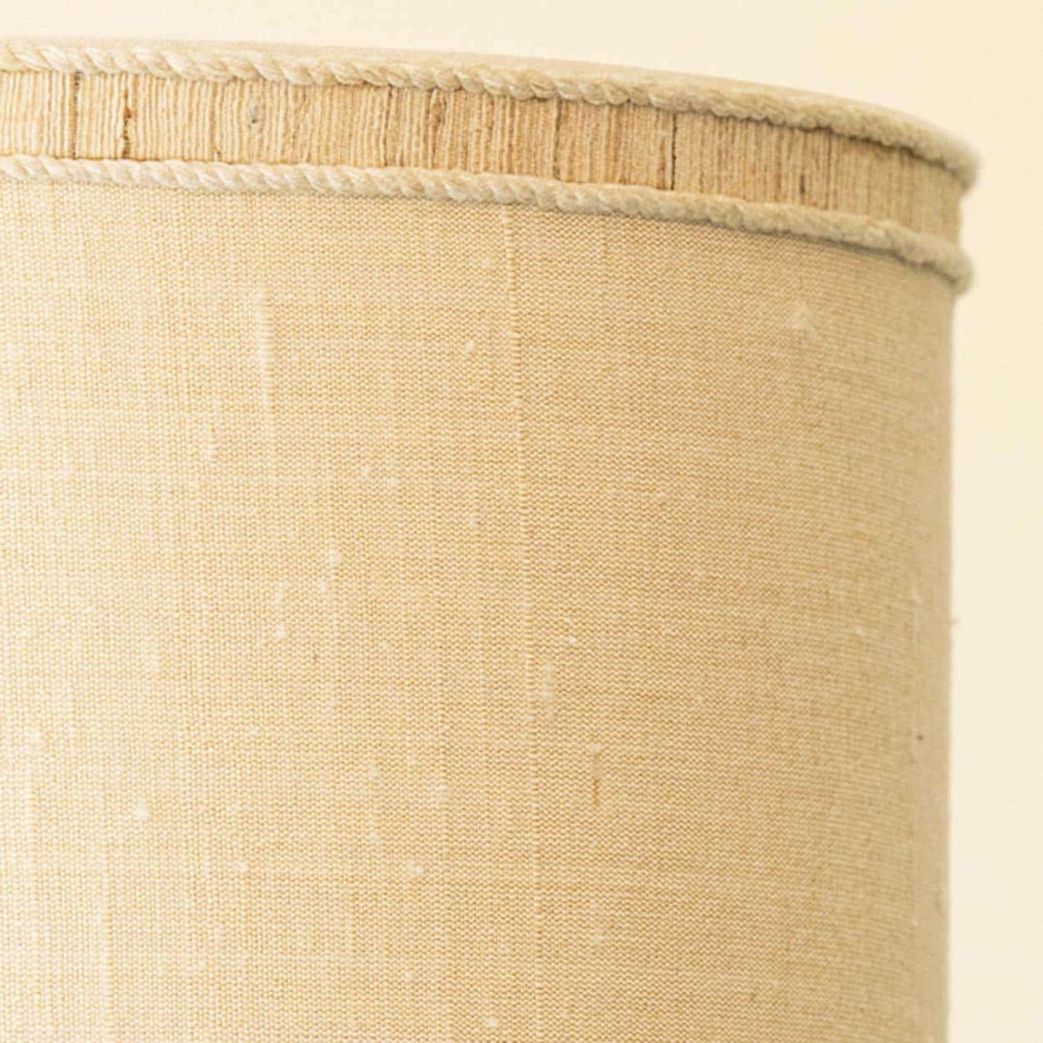 1 of the 2 Square Wood and Tortoise Glass Table Lamps, Lampshades by R. Houben en vente 6