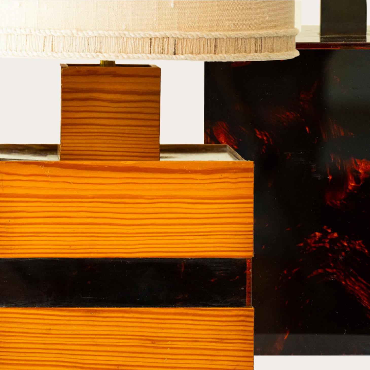 Mid-Century Modern 1 of the 2 Square Wood and Tortoise Glass Table Lamps, Lampshades by R. Houben en vente