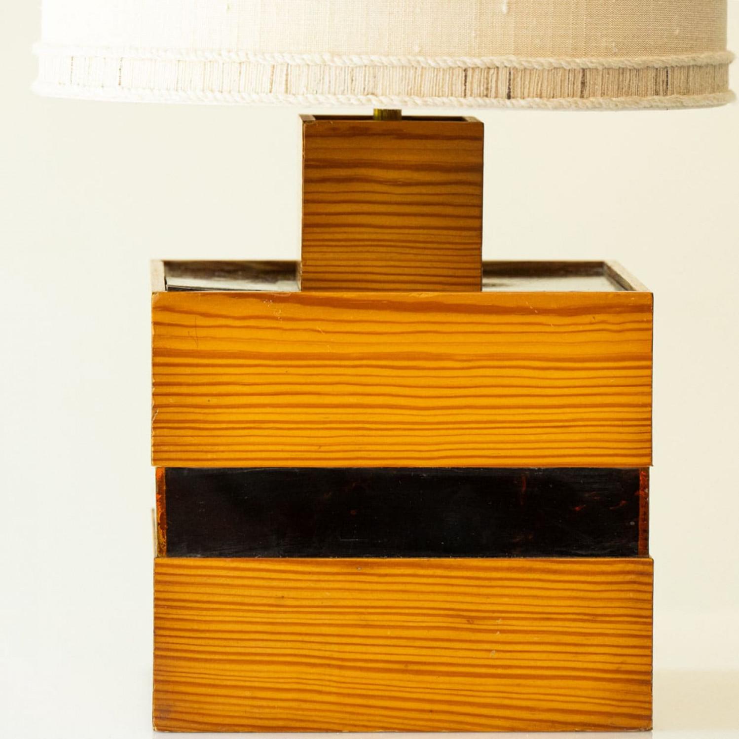 XXIe siècle et contemporain 1 of the 2 Square Wood and Tortoise Glass Table Lamps, Lampshades by R. Houben en vente