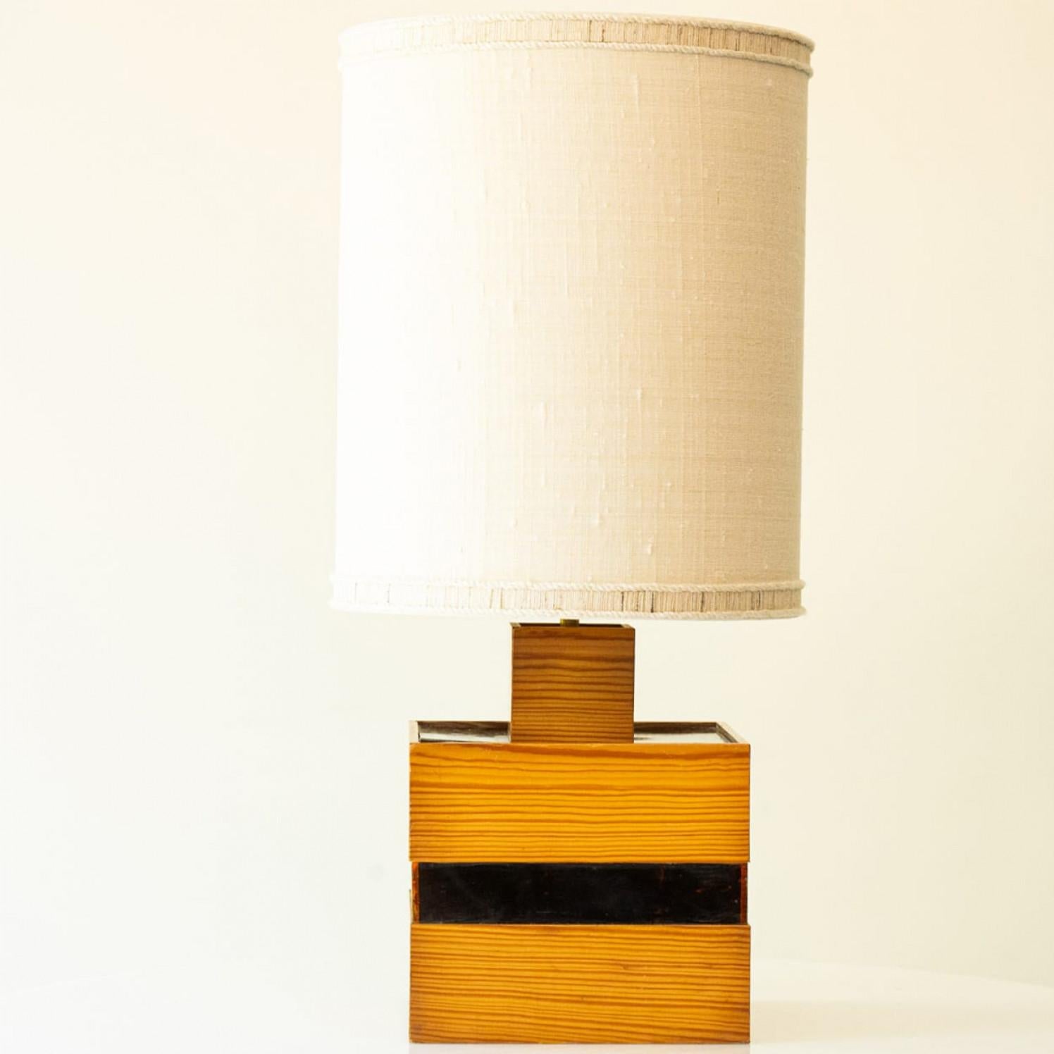 Verre 1 of the 2 Square Wood and Tortoise Glass Table Lamps, Lampshades by R. Houben en vente