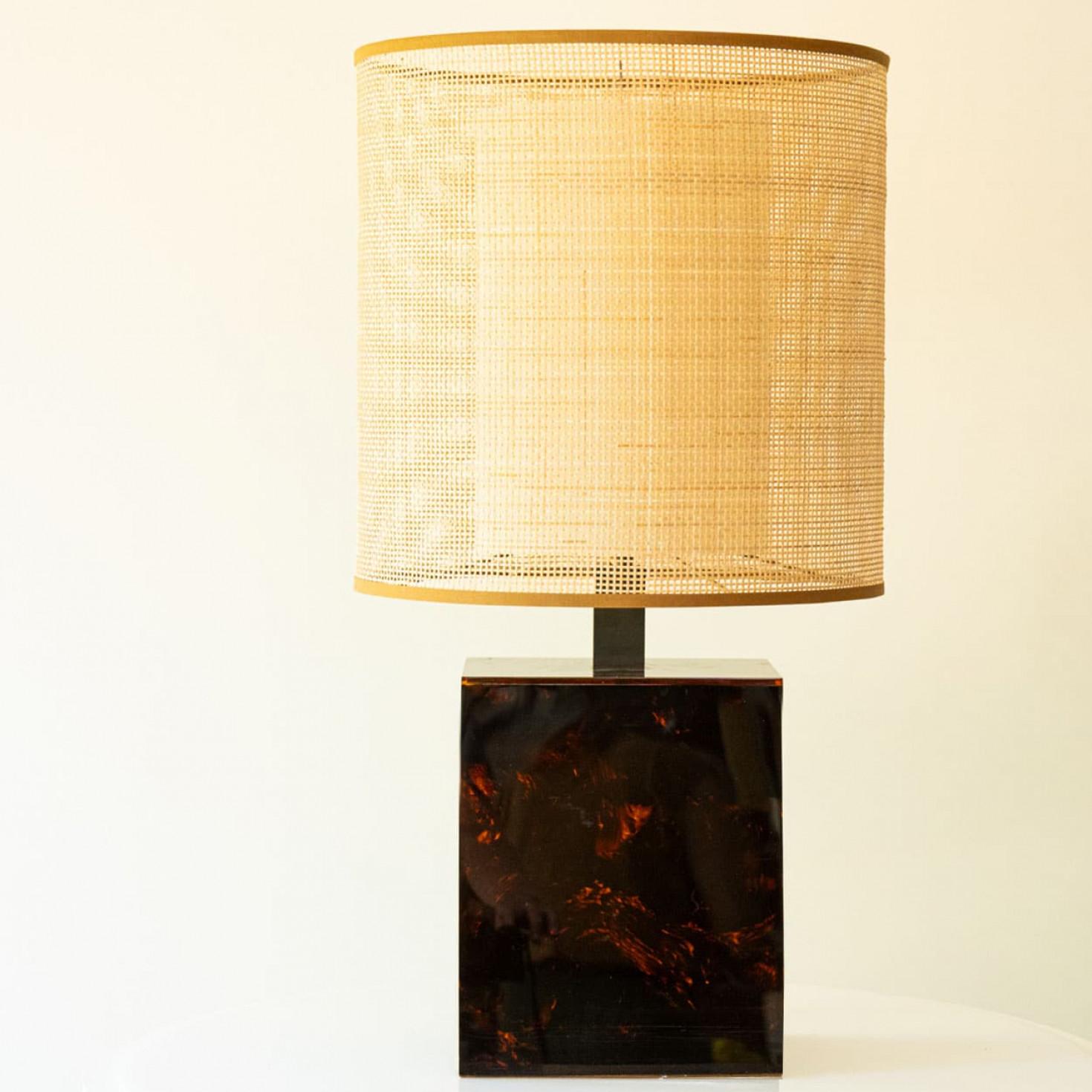 1 of the 2 Square Wood and Tortoise Glass Table Lamps, Lampshades by R. Houben en vente 1
