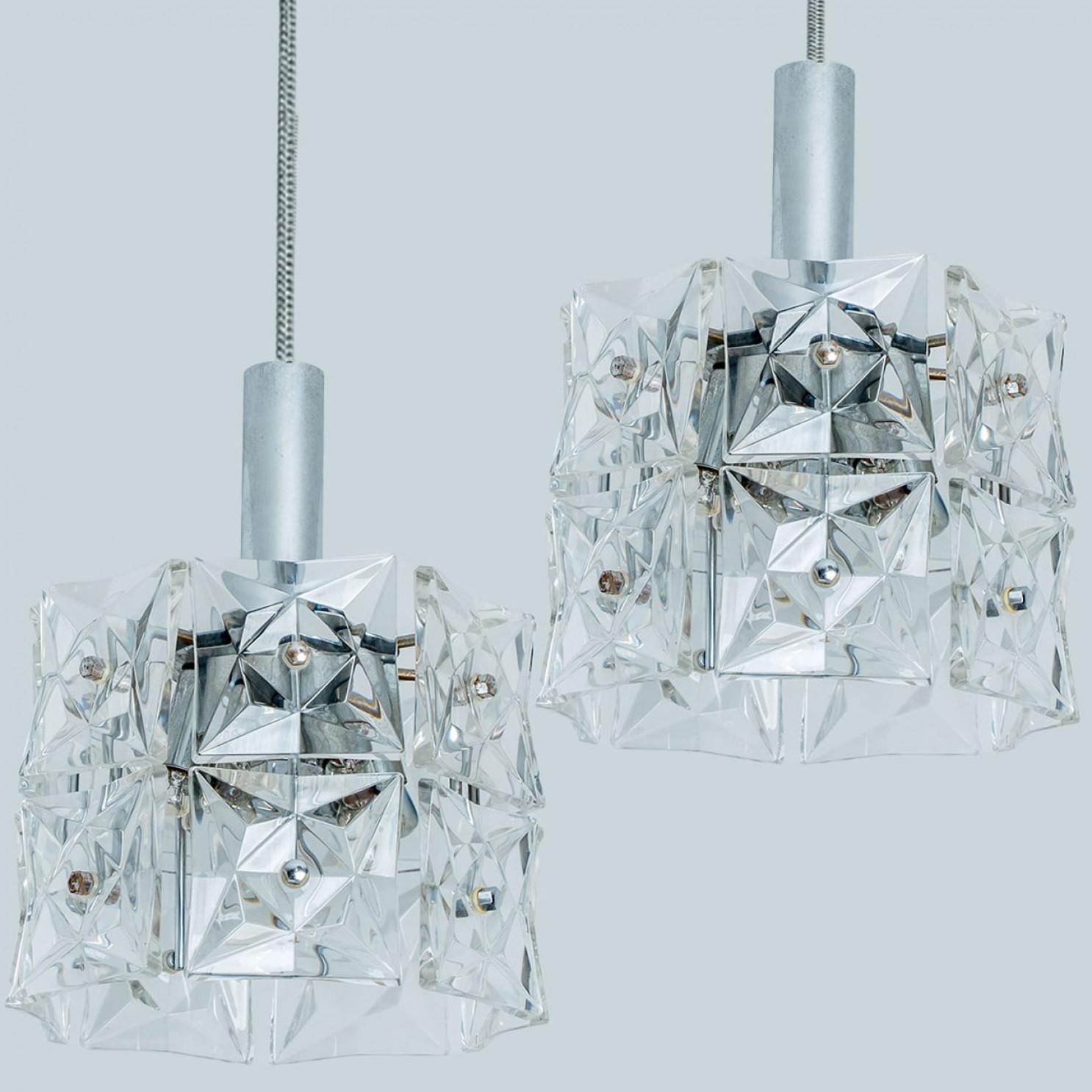This modernist design pendants were designed by the Kinkeldey design team during the 1960s and manufactured in Germany. A very Elegant Kinkeldey pendant, it is comfortable with all décor periods. The 7 plates of crystal glass are meticulously cut in