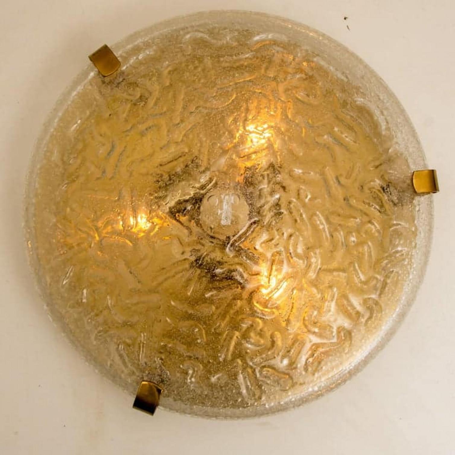 Métal 1 des 2 appliques en verre soufflé épais, 1960 en vente