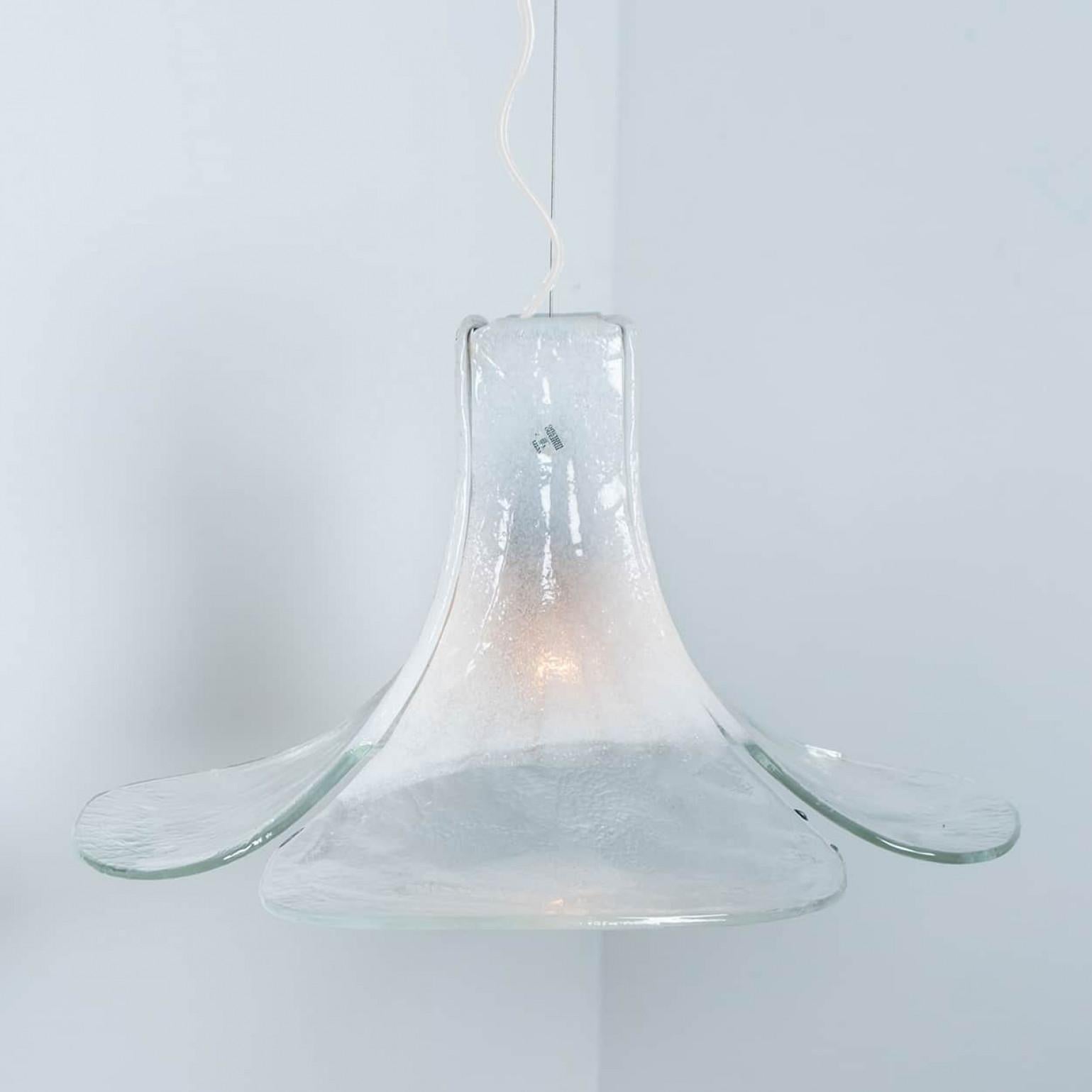 1 delle 2 luci a sospensione a forma di fiore bianco di Carlo Nason, 1960 in vendita 4