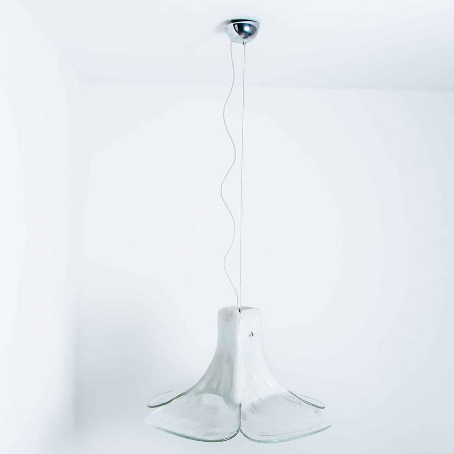 1 delle 2 luci a sospensione a forma di fiore bianco di Carlo Nason, 1960 in vendita 5