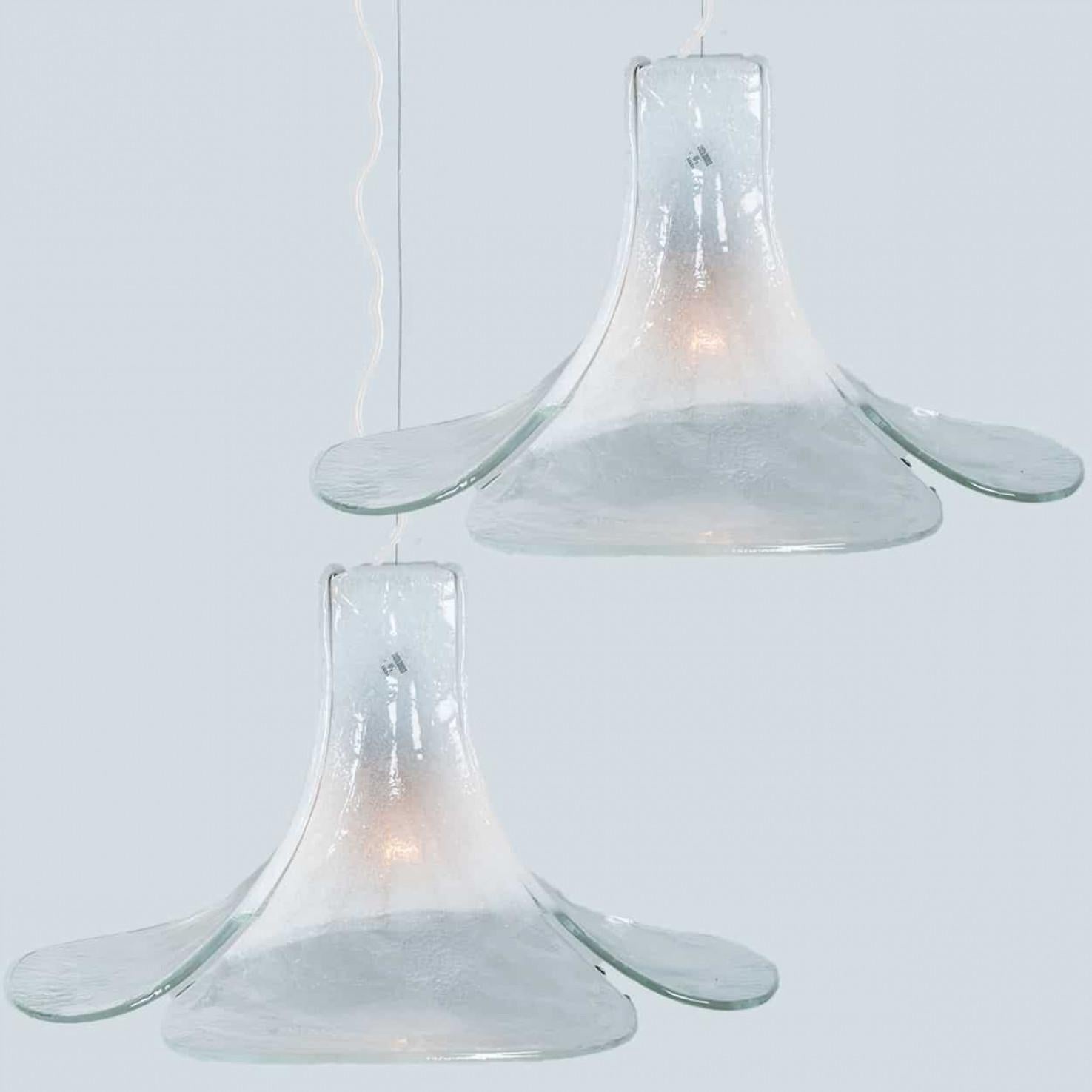 1 delle 2 luci a sospensione a forma di fiore bianco di Carlo Nason, 1960 in vendita 6