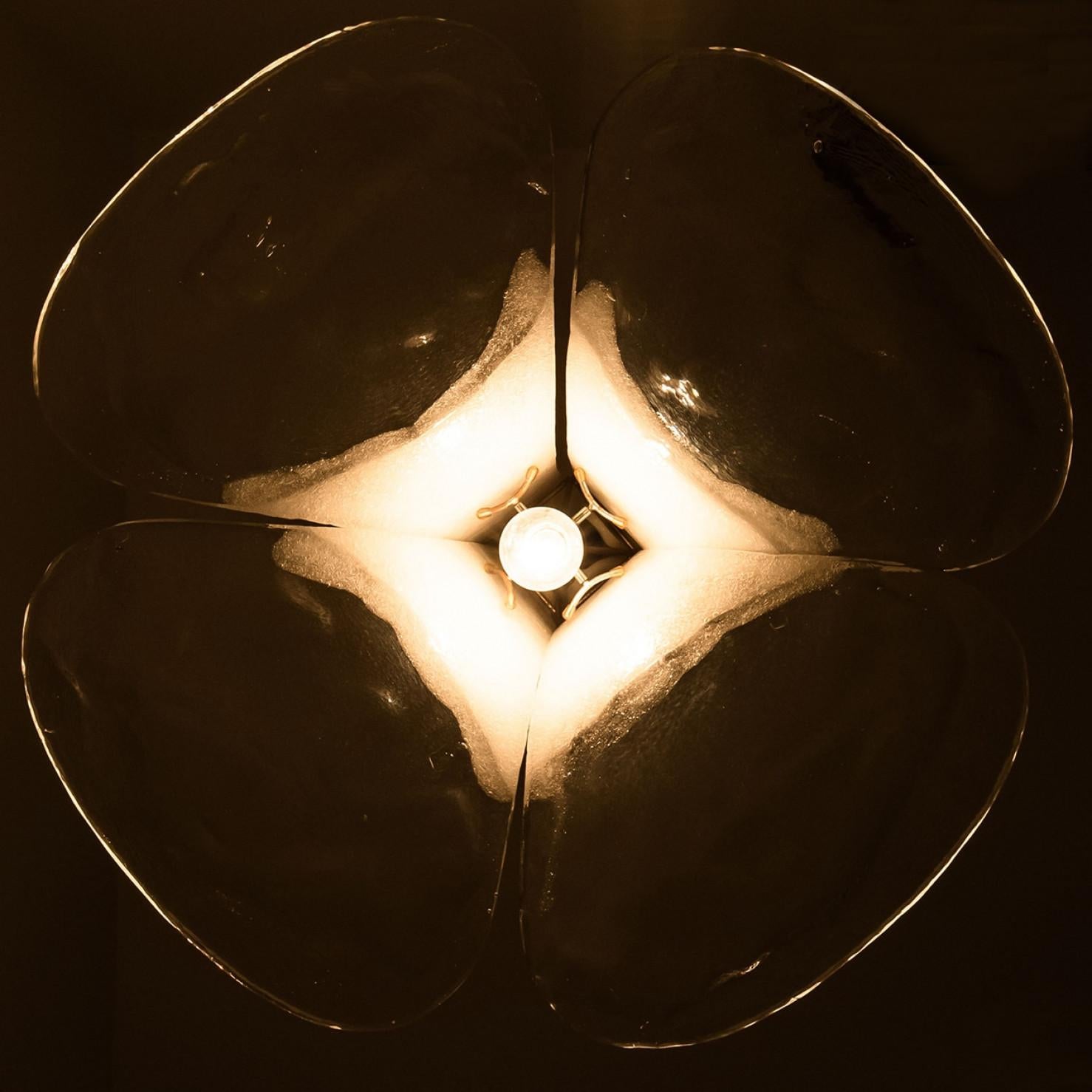 1 delle 2 luci a sospensione a forma di fiore bianco di Carlo Nason, 1960 in vendita 1