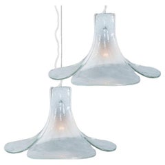 1 des 2 lampes à suspension à fleurs blanches de Carlo Nason, 1960