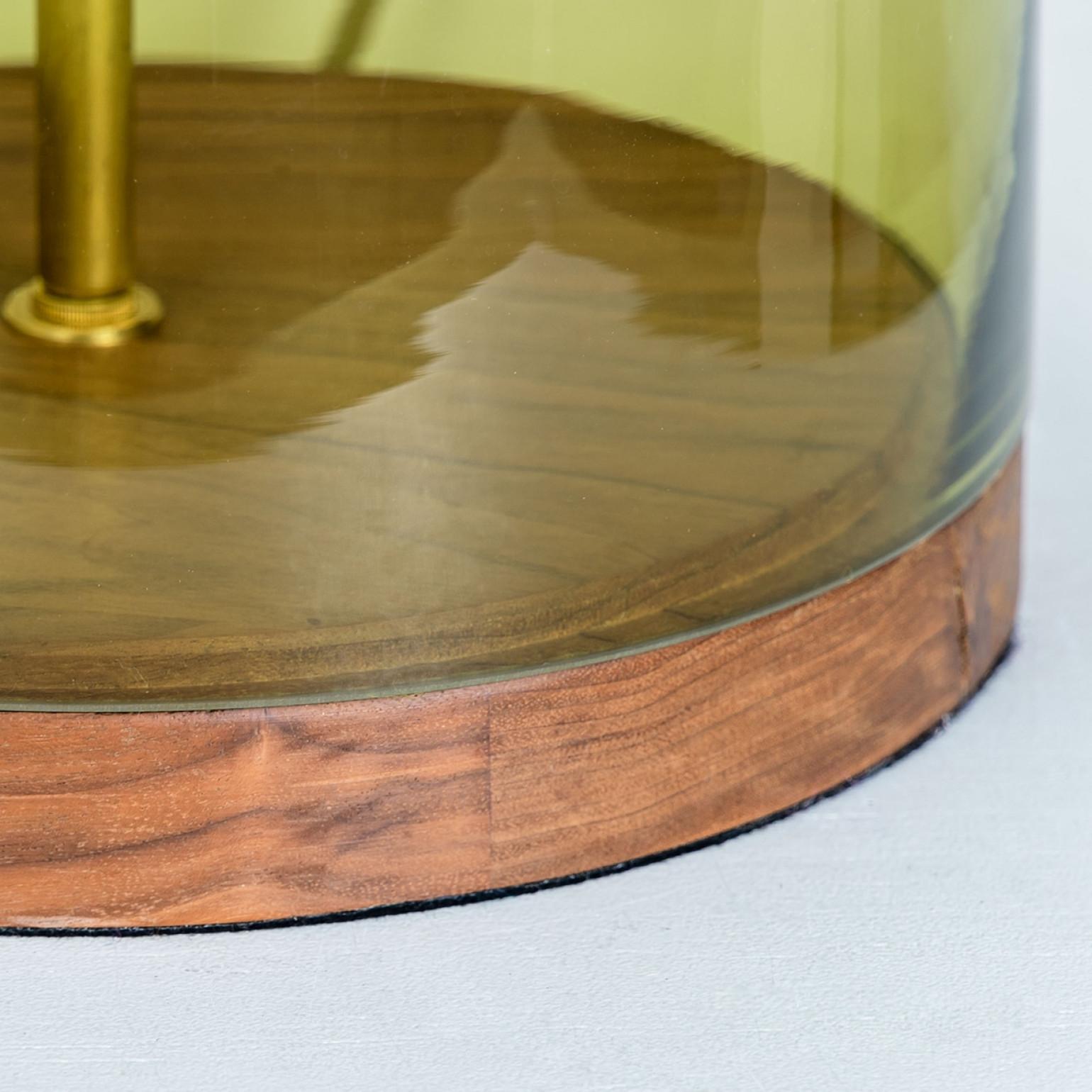 Ottone 1 delle 2 lampade da tavolo XL in vetro a forma di verde con paralumi in rattan R. Houben in vendita