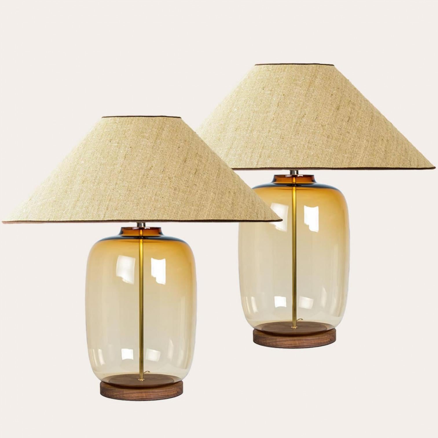 High quality amber glass bubble table lamp, 1970s.

This unique table lamp features a striking vintage amber glass base with an elegant, sculptural bubble silhouette. The warm amber hue adds a retro touch while casting a soft, inviting glow. Topped