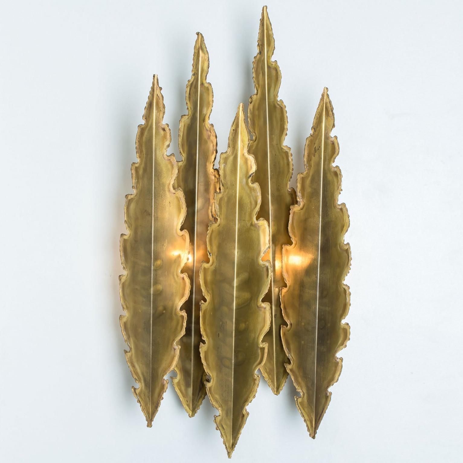 1 of the 2 XXL Brass Wall Sconces by Holm Sorensen, 1960 (Mitte 17. Jahrhundert) im Angebot