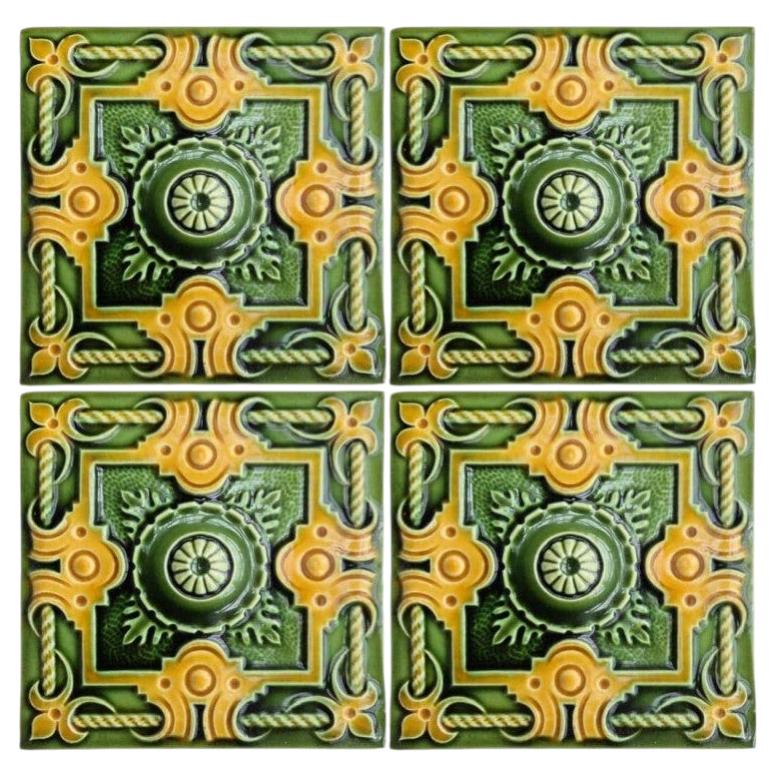 1 der 275 glasierten Art-déco-Relieffliesen von Gilliot, um 1920 im Angebot