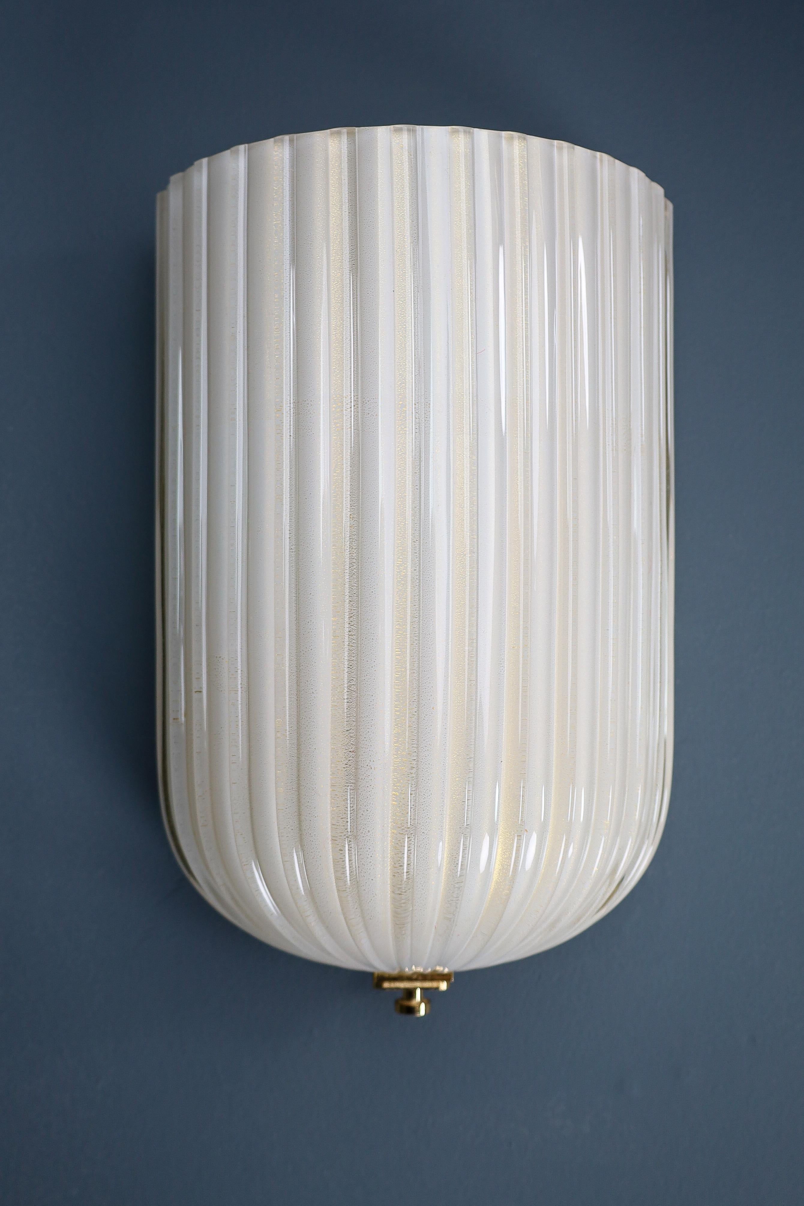 1 of the 8 Barovier & Toso Murano Glass Sconces with Brass, Italy 1980s 11