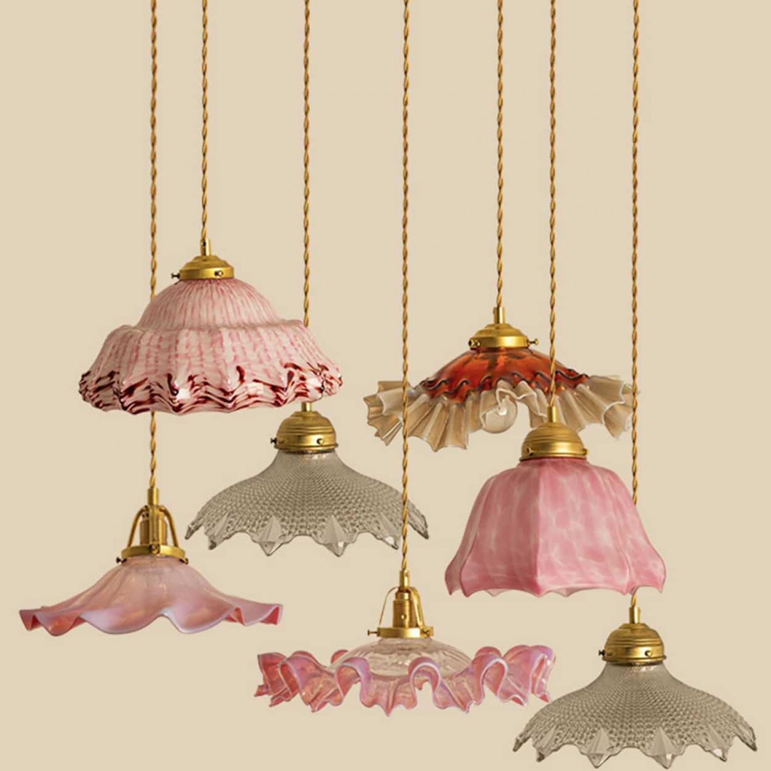 1 des 3 Pendentifs Art Déco en verre soufflé à la bouche de Murano rose blanc, 1940 en vente 3