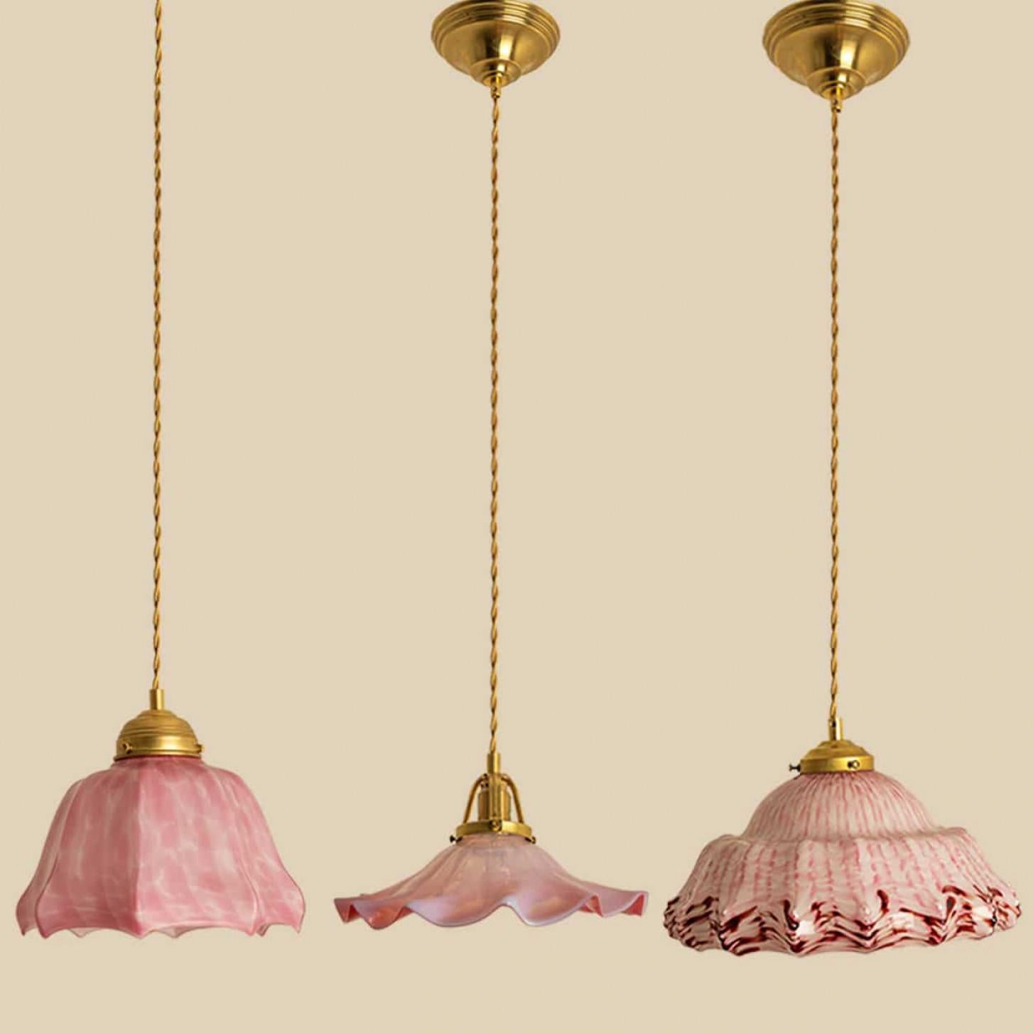 1 de los 3 Colgantes Art Decó de cristal soplado a mano de Murano Rosa Blanco, 1940 Francés en venta