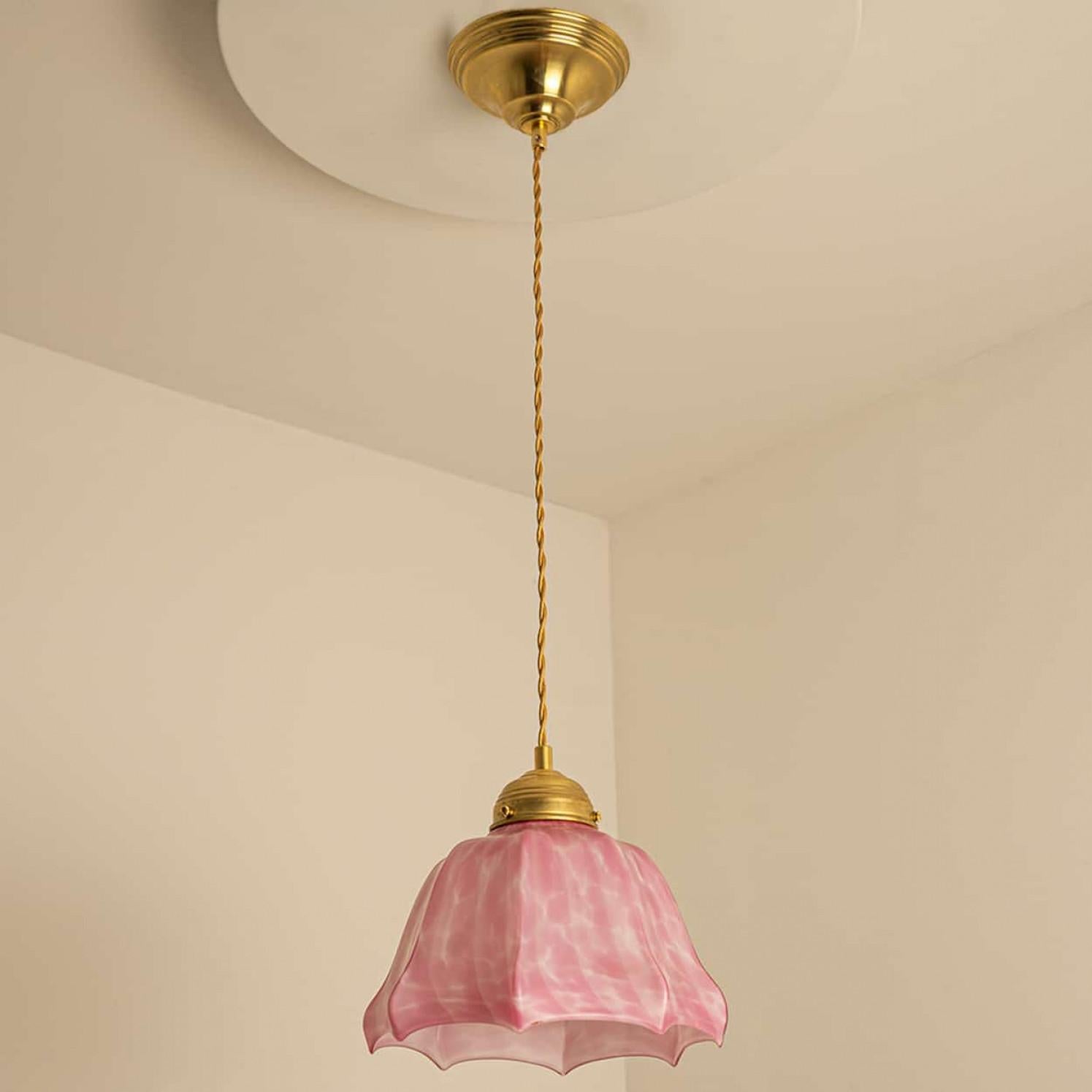 1 de los 3 Colgantes Art Decó de cristal soplado a mano de Murano Rosa Blanco, 1940 Vidrio artístico en venta