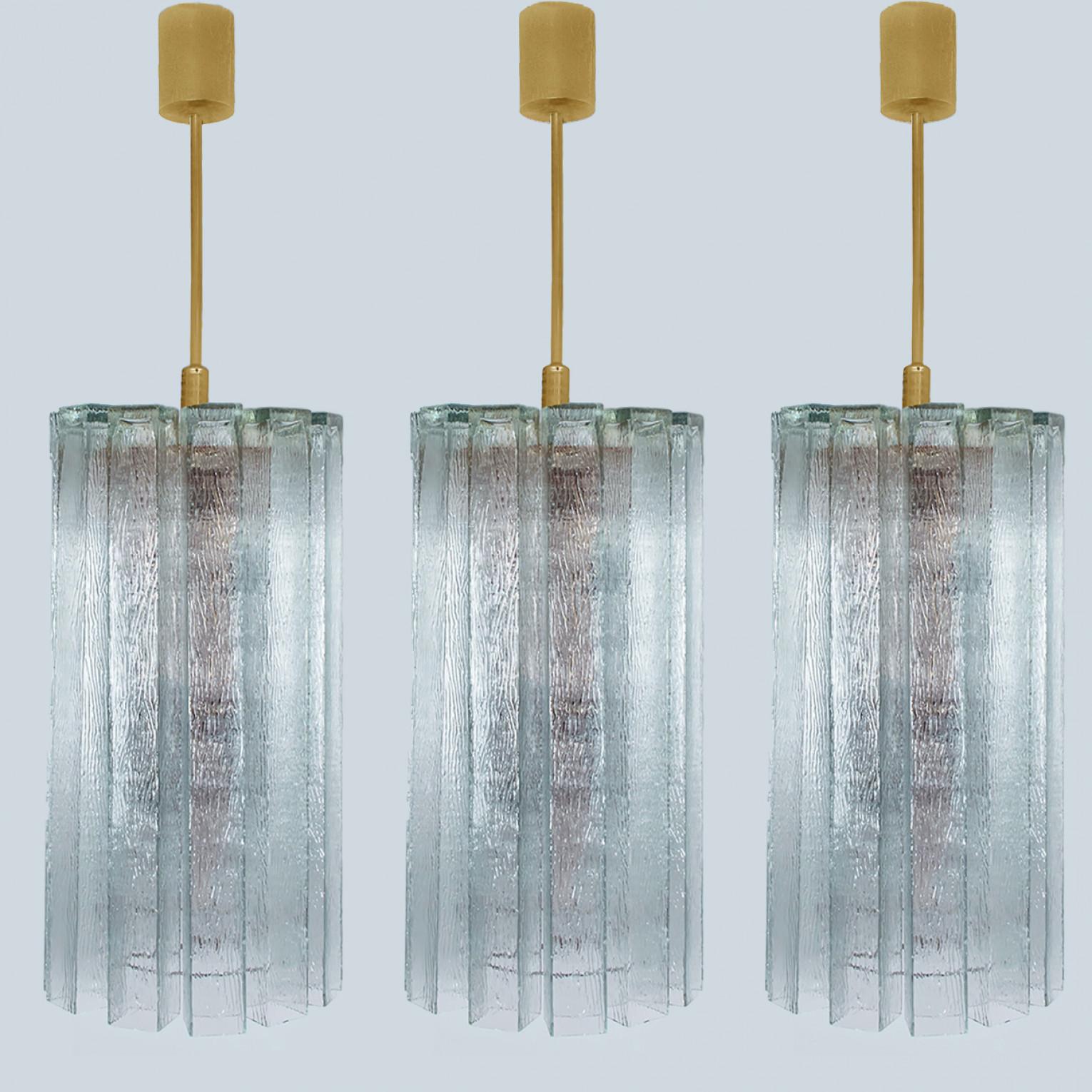 Fin du 20e siècle 1 des 3 magnifiques lustres à 12 tubes en verre de Doria Leuchten, Allemagne, 1970 en vente