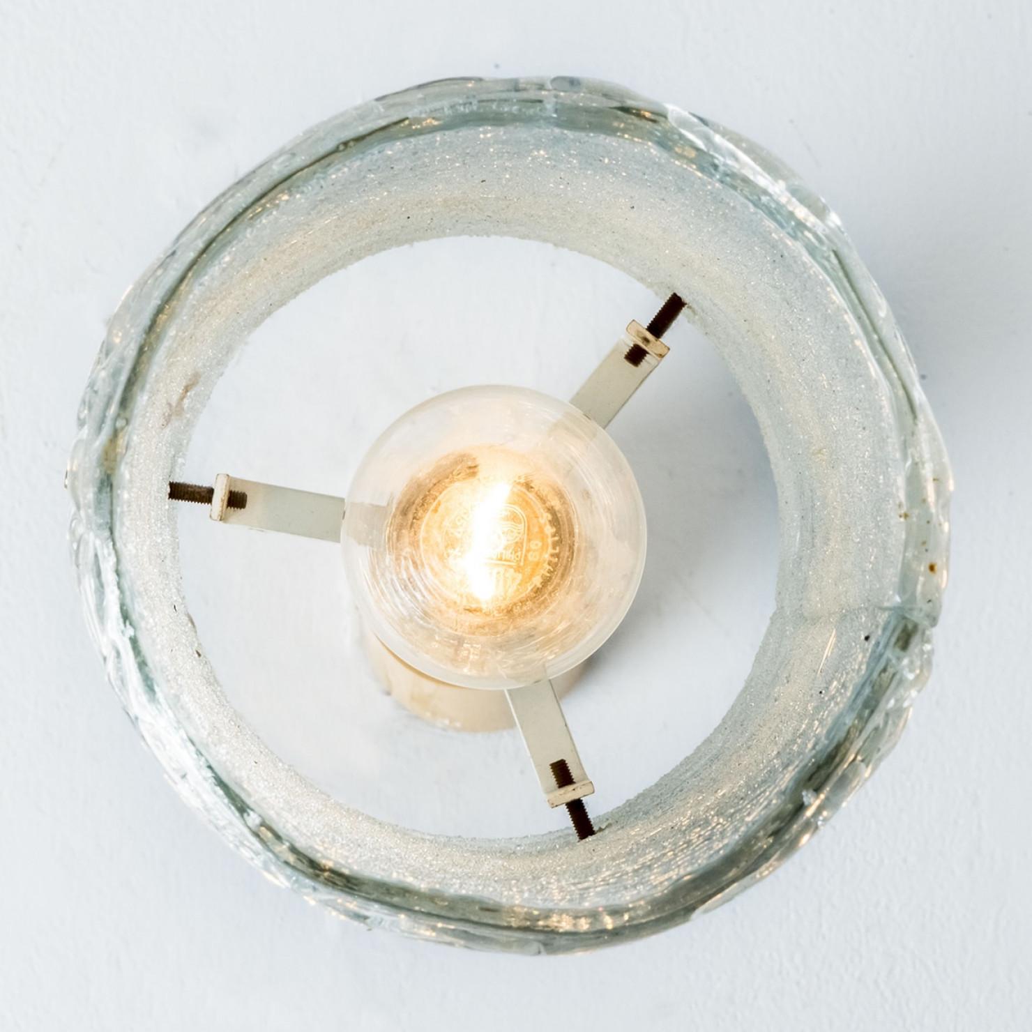 1 des 3 pendentifs en laiton et verre de cristal de Carl Fagerlund pour Orrefors, Swede en vente 2