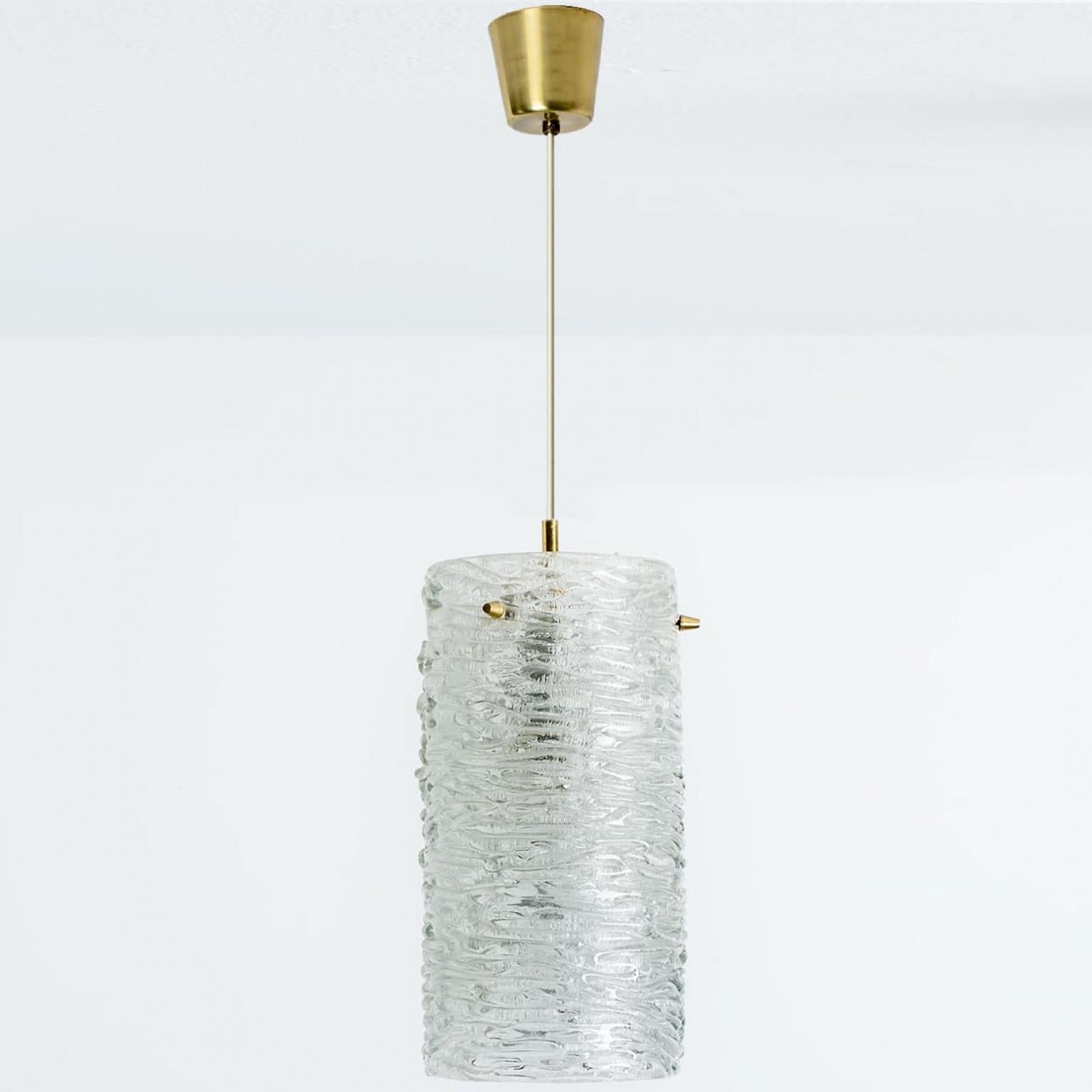 Suédois 1 des 3 pendentifs en laiton et verre de cristal de Carl Fagerlund pour Orrefors, Swede en vente