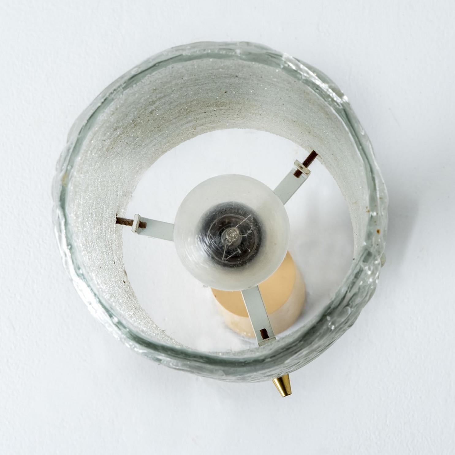 1 des 3 pendentifs en laiton et verre de cristal de Carl Fagerlund pour Orrefors, Swede en vente 1