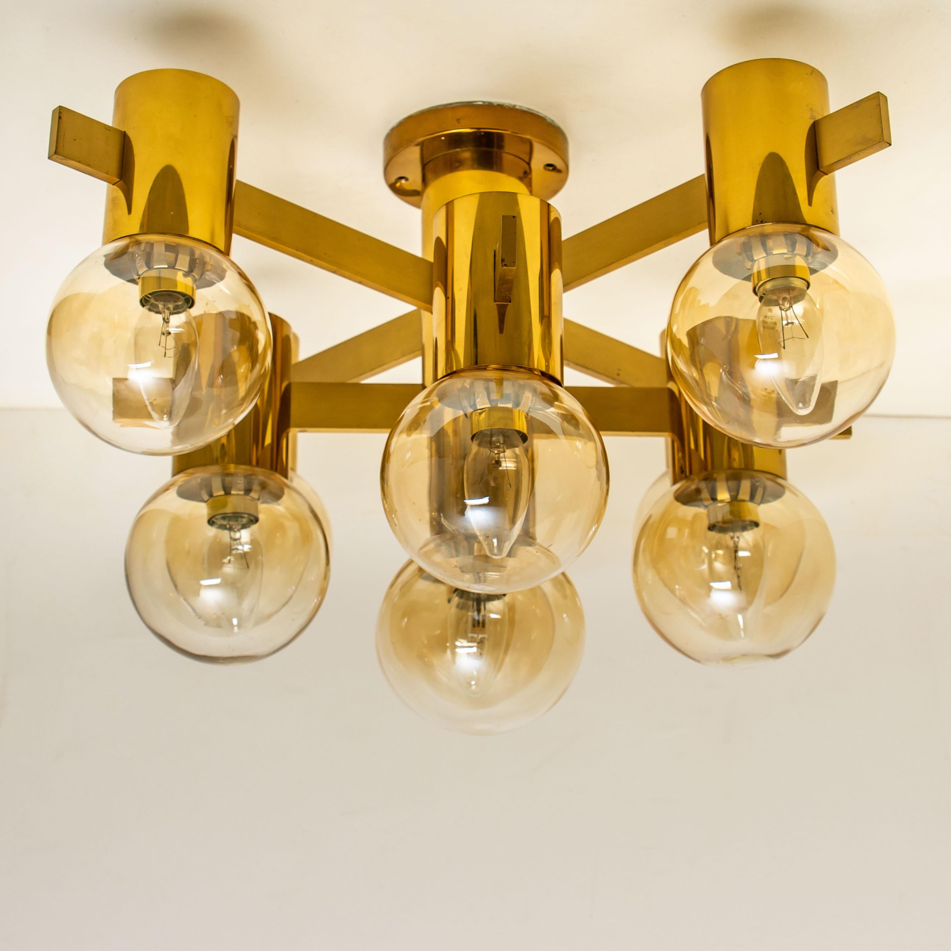 This stunning set of brass light fixtures with smoked glass bowls and gold-plated fittings was produced in the 1970s in the style of Hans-Agne Jakobsson. Illuminates beautifully.

Size of the flush mount large
D 23.6 in. (60 cm) x H 13.8 in. (35