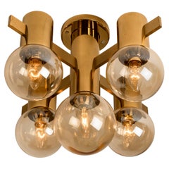 1 dei 3 apparecchi di illuminazione in ottone e vetro nello stile di Jakobsson, anni '60