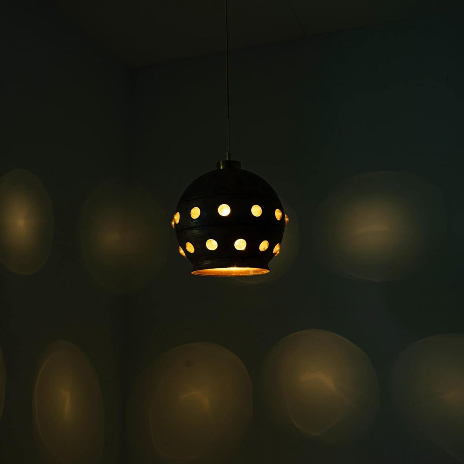 1 of the 3 Brutalist Copper Pendant Lamp in the style of Nanny Still, 1970 im Angebot 4