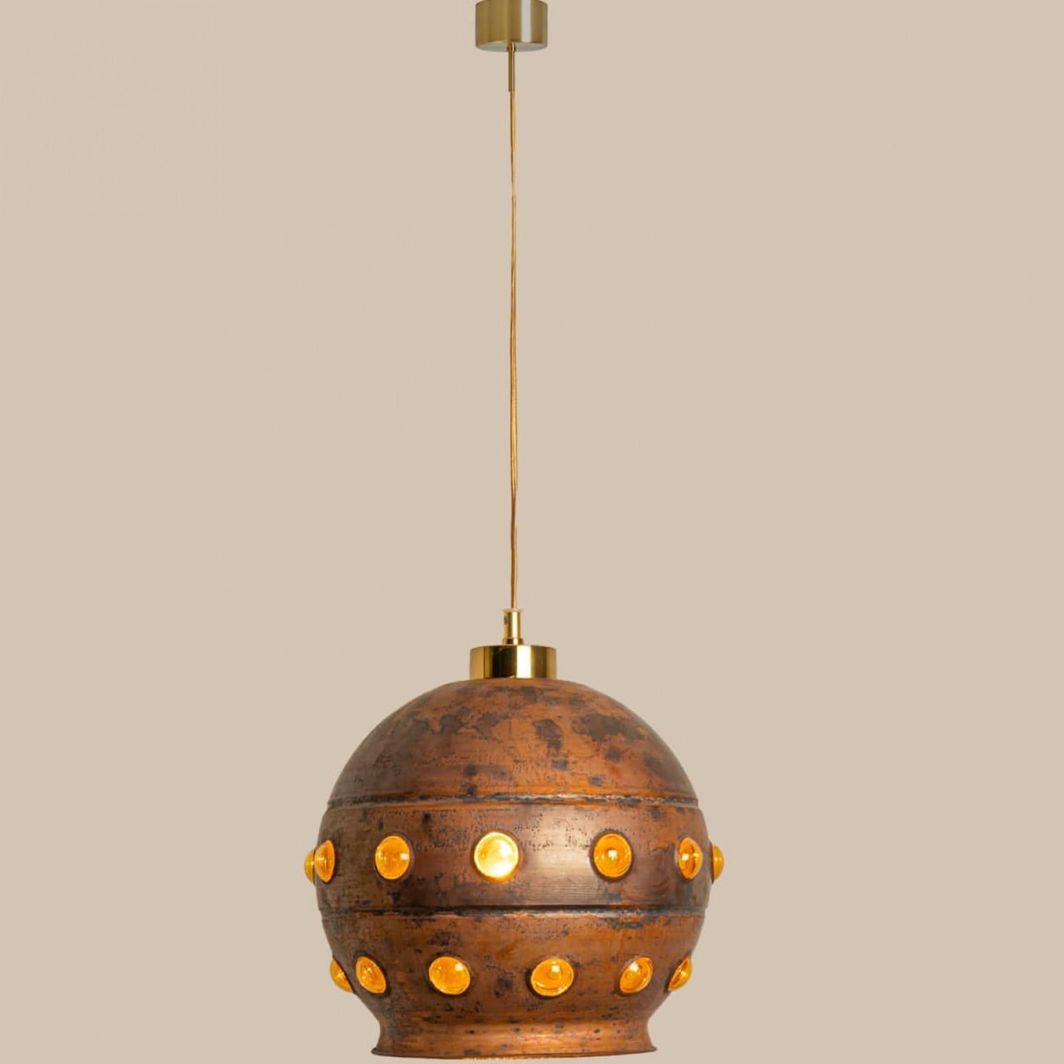 1 of the 3 Brutalist Copper Pendant Lamp in the style of Nanny Still, 1970 (Moderne der Mitte des Jahrhunderts) im Angebot