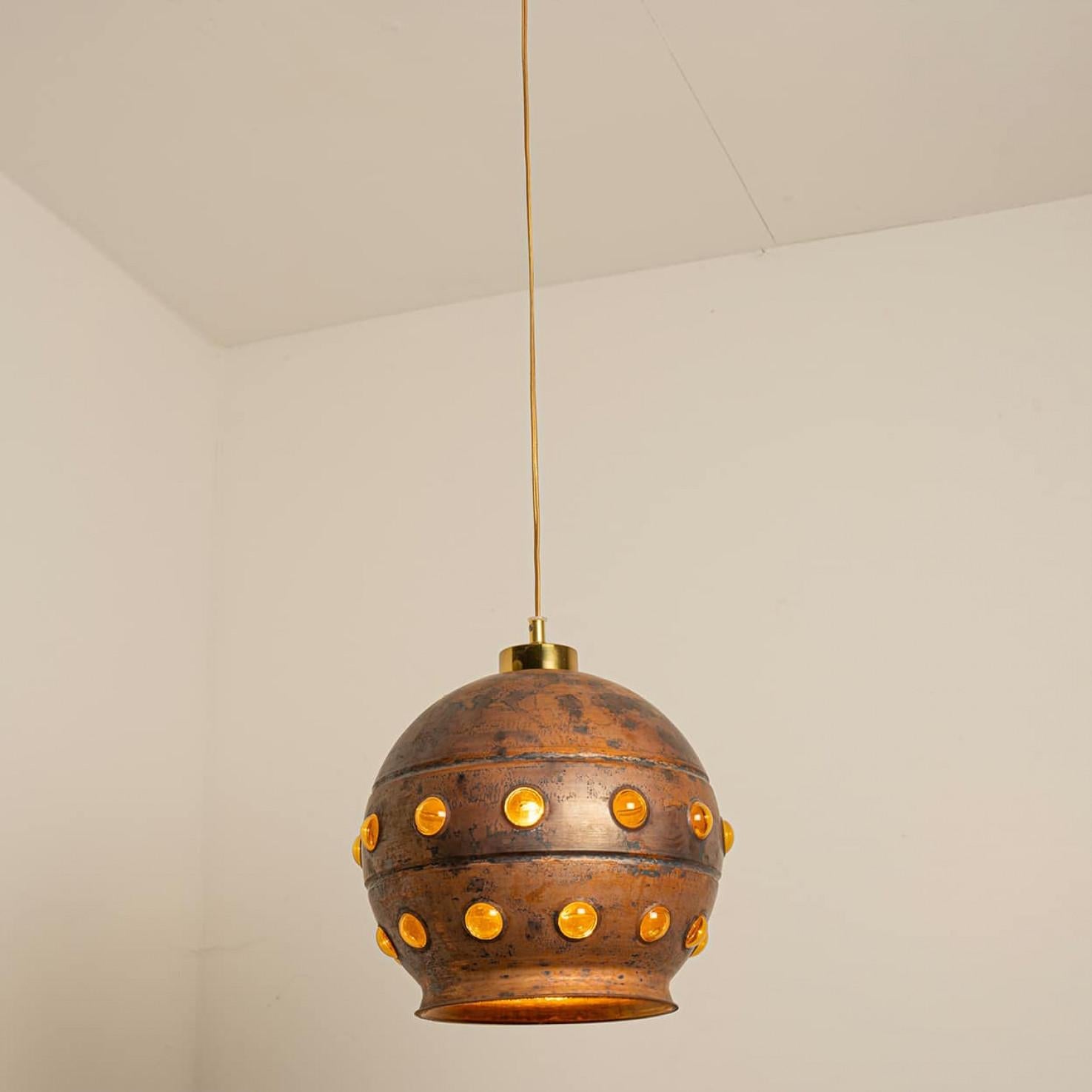 1 of the 3 Brutalist Copper Pendant Lamp in the style of Nanny Still, 1970 en vente 1