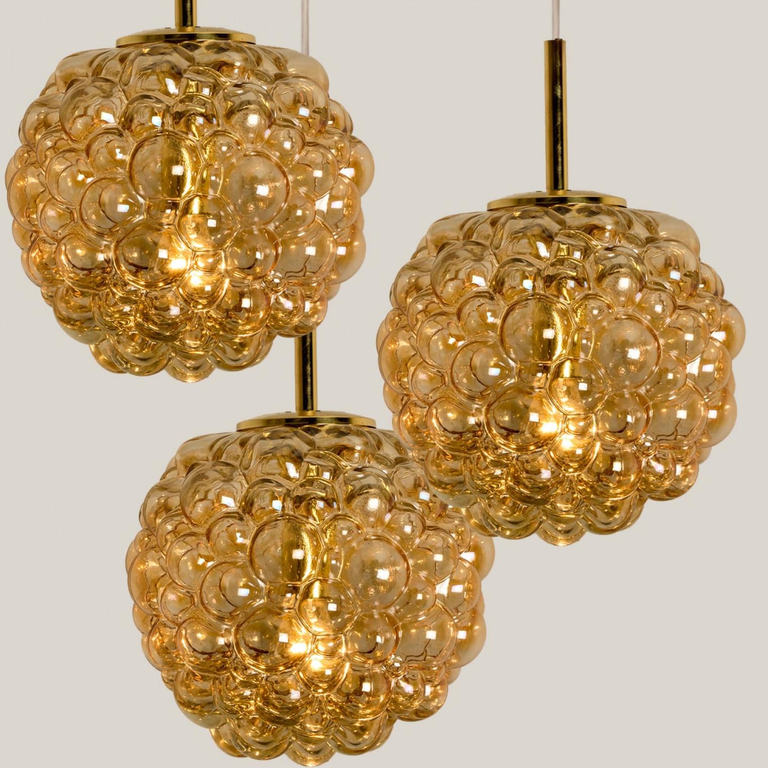 Altro 1 dei 3 ciondoli in vetro e ottone di Helena Tynell, Germania 1970 in vendita