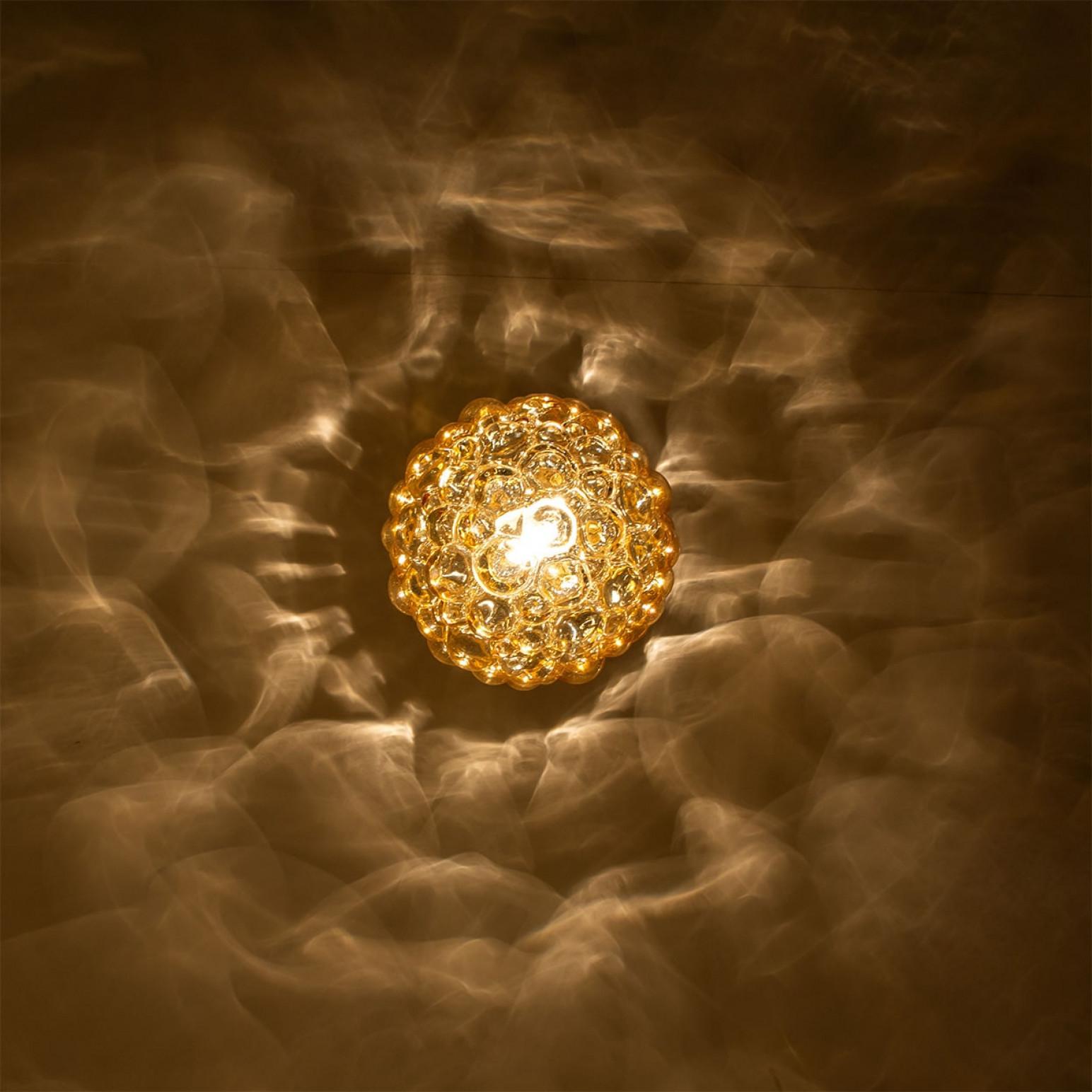 1 dei 3 ciondoli in vetro e ottone di Helena Tynell, Germania 1970 In condizioni buone in vendita a Rijssen, NL