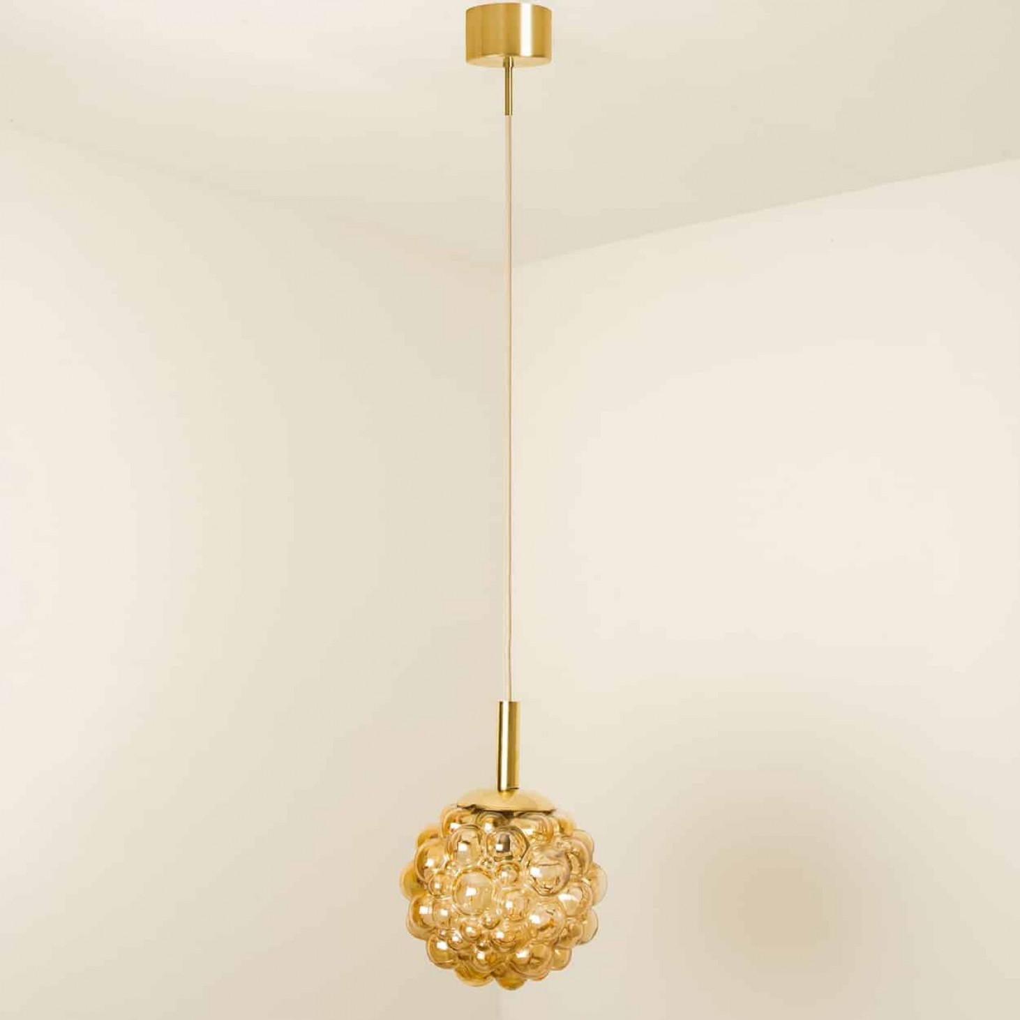 1 of the 3 Bubbled Glass Pendants by Helena Tynell, Germany 1970 en vente 2