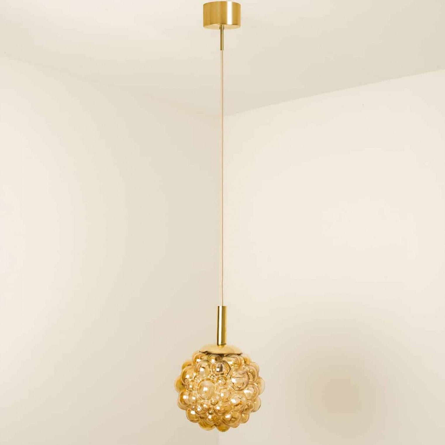 1 of the 3 Bubbled Glass Pendants by Helena Tynell, Germany 1970 in vendita 2