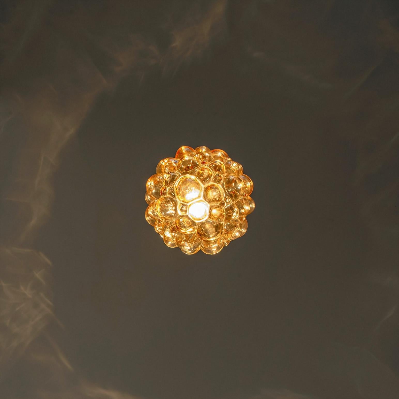 1 of the 3 Bubbled Glass Pendants by Helena Tynell, Germany 1970 in vendita 3