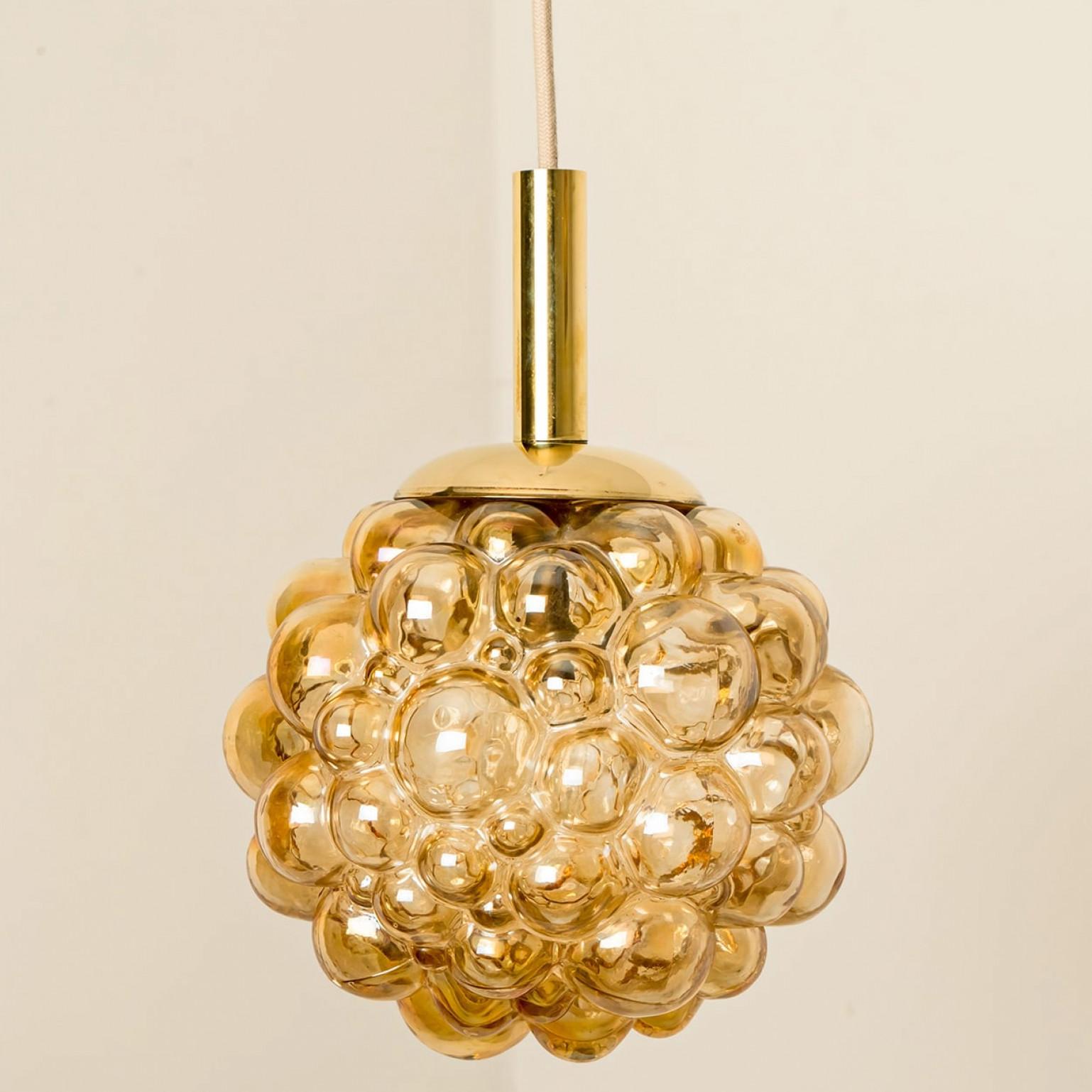 1 des 3 pendentifs en verre bullé d'Helena Tynell, Allemagne 1970 en vente 4
