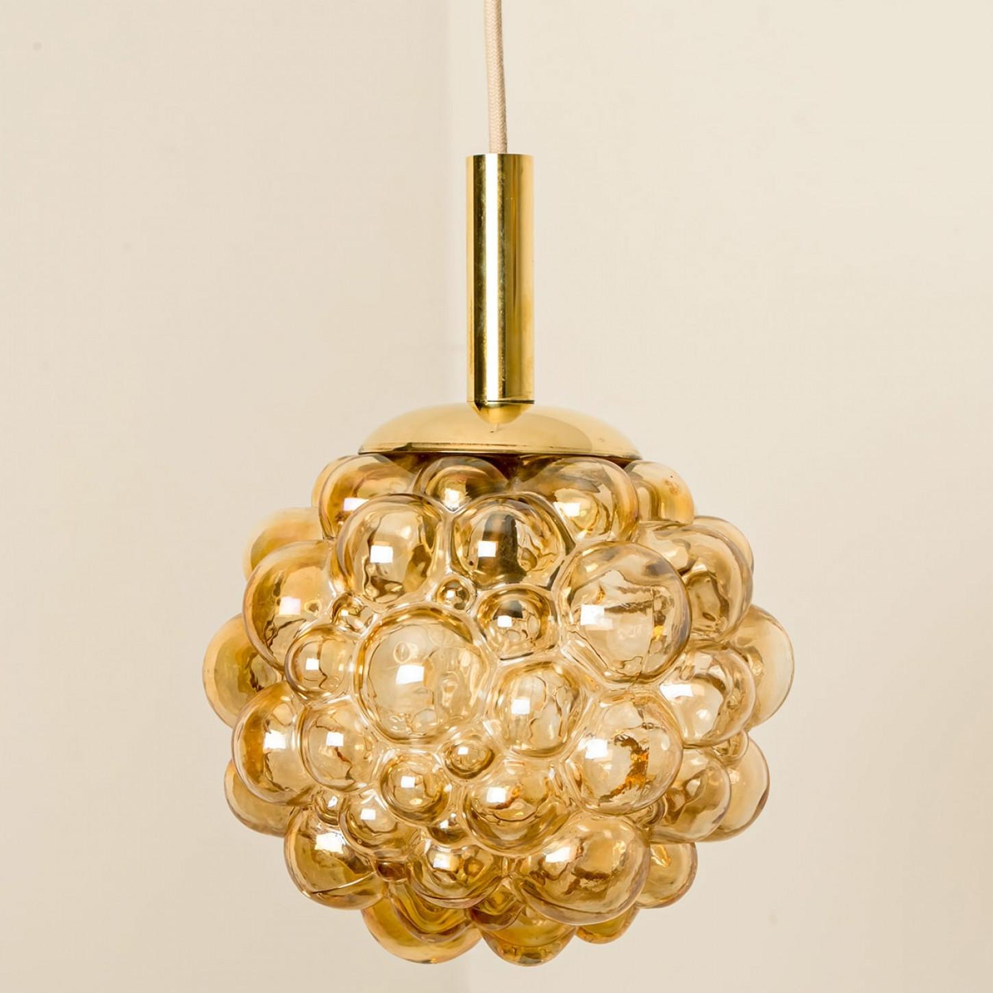 1 of the 3 Bubbled Glass Pendants by Helena Tynell, Germany 1970 en vente 4