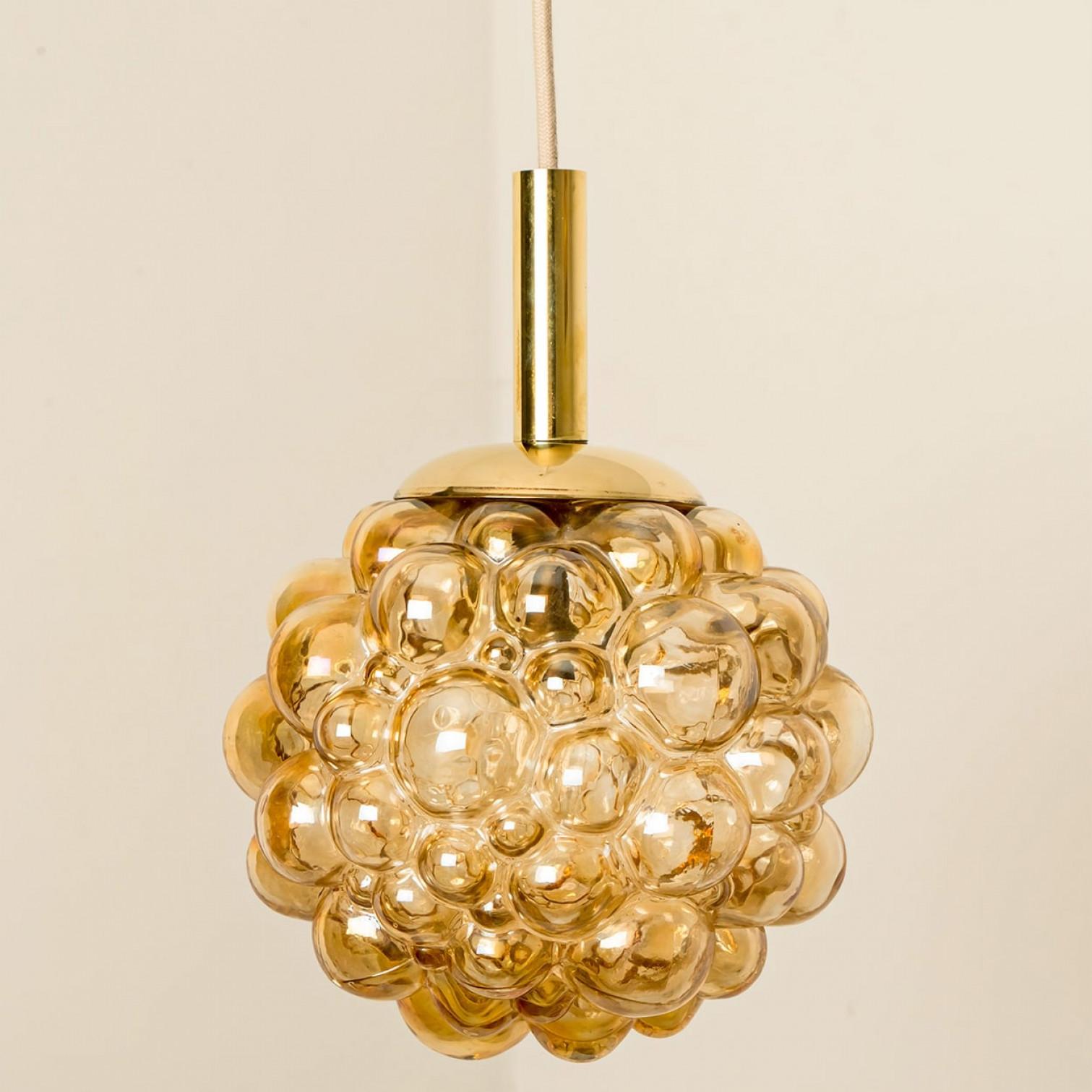 1 of the 3 Bubbled Glass Pendants by Helena Tynell, Germany 1970 in vendita 4
