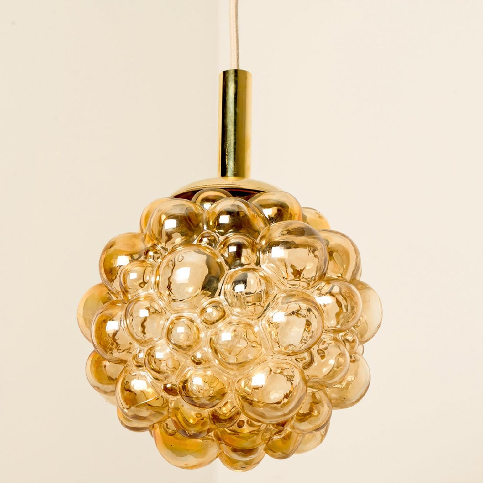 1 des 3 pendentifs en verre bullé d'Helena Tynell, Allemagne 1970 en vente 5