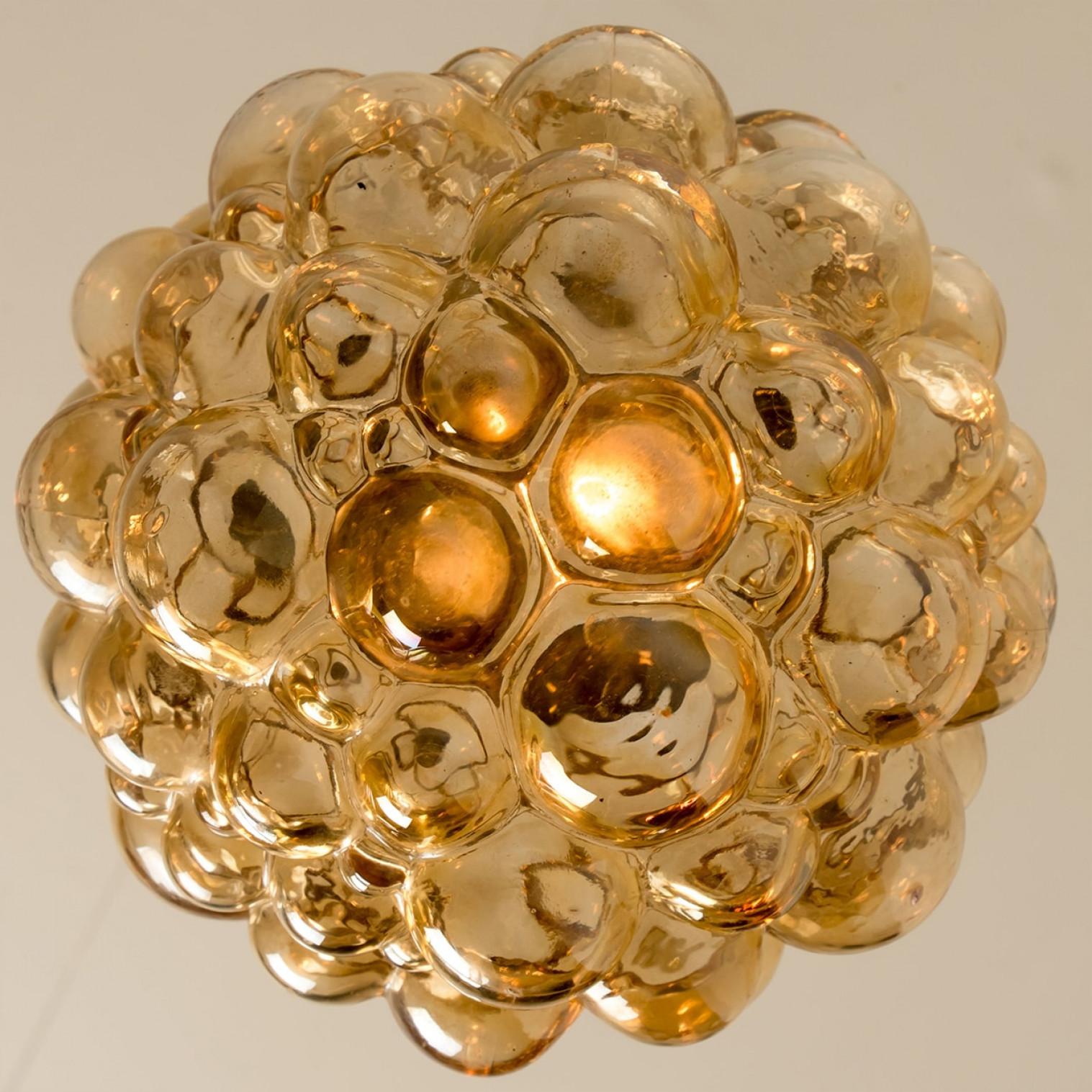 1 des 3 pendentifs en verre bullé d'Helena Tynell, Allemagne 1970 en vente 6