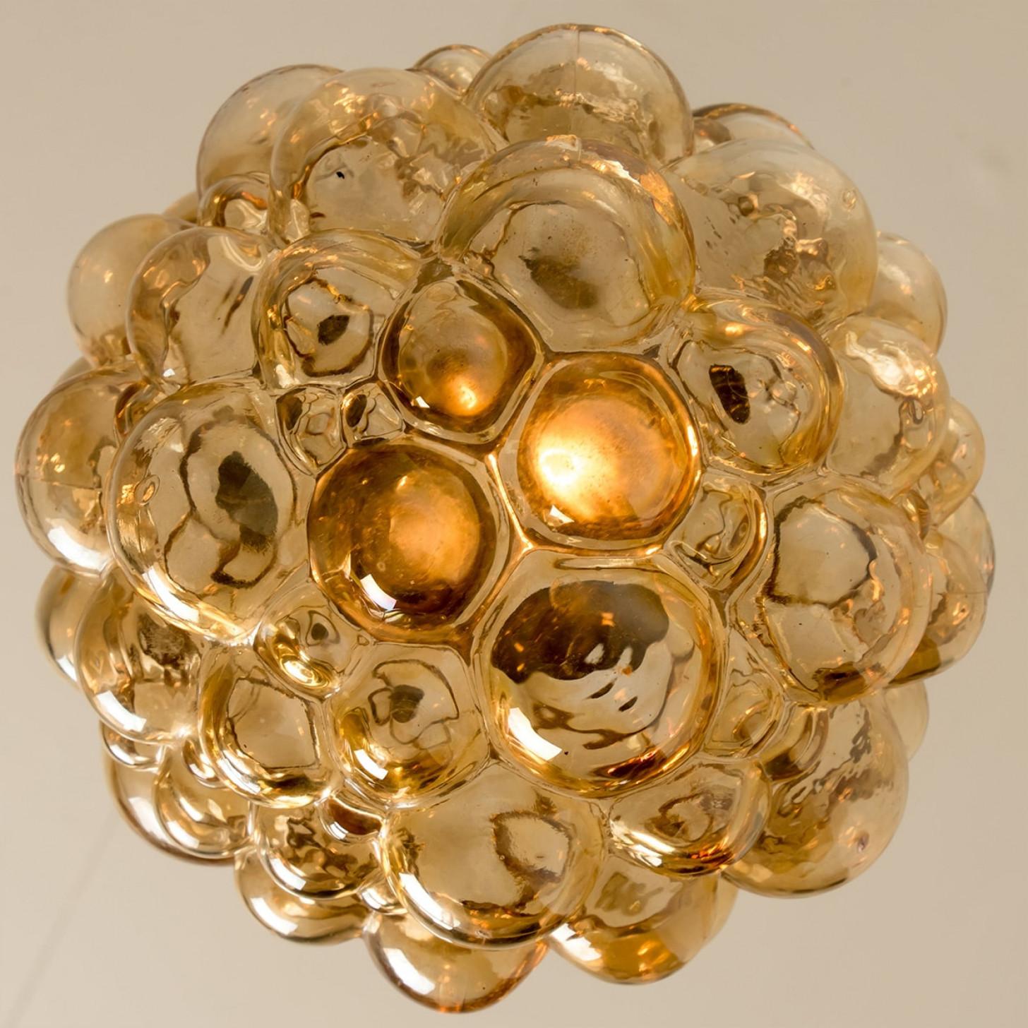 1 of the 3 Bubbled Glass Pendants by Helena Tynell, Germany 1970 in vendita 6