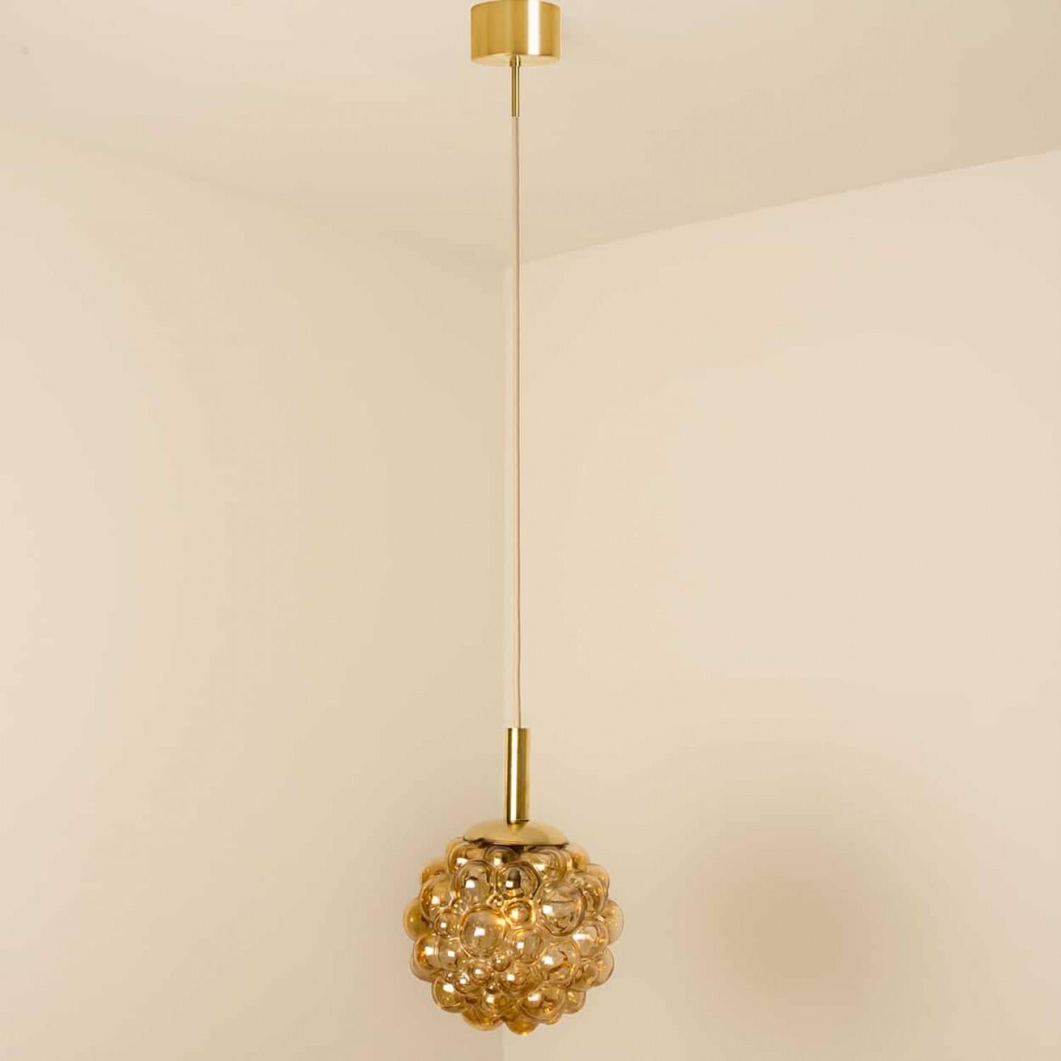 1 des 3 pendentifs en verre bullé d'Helena Tynell, Allemagne 1970 en vente 7