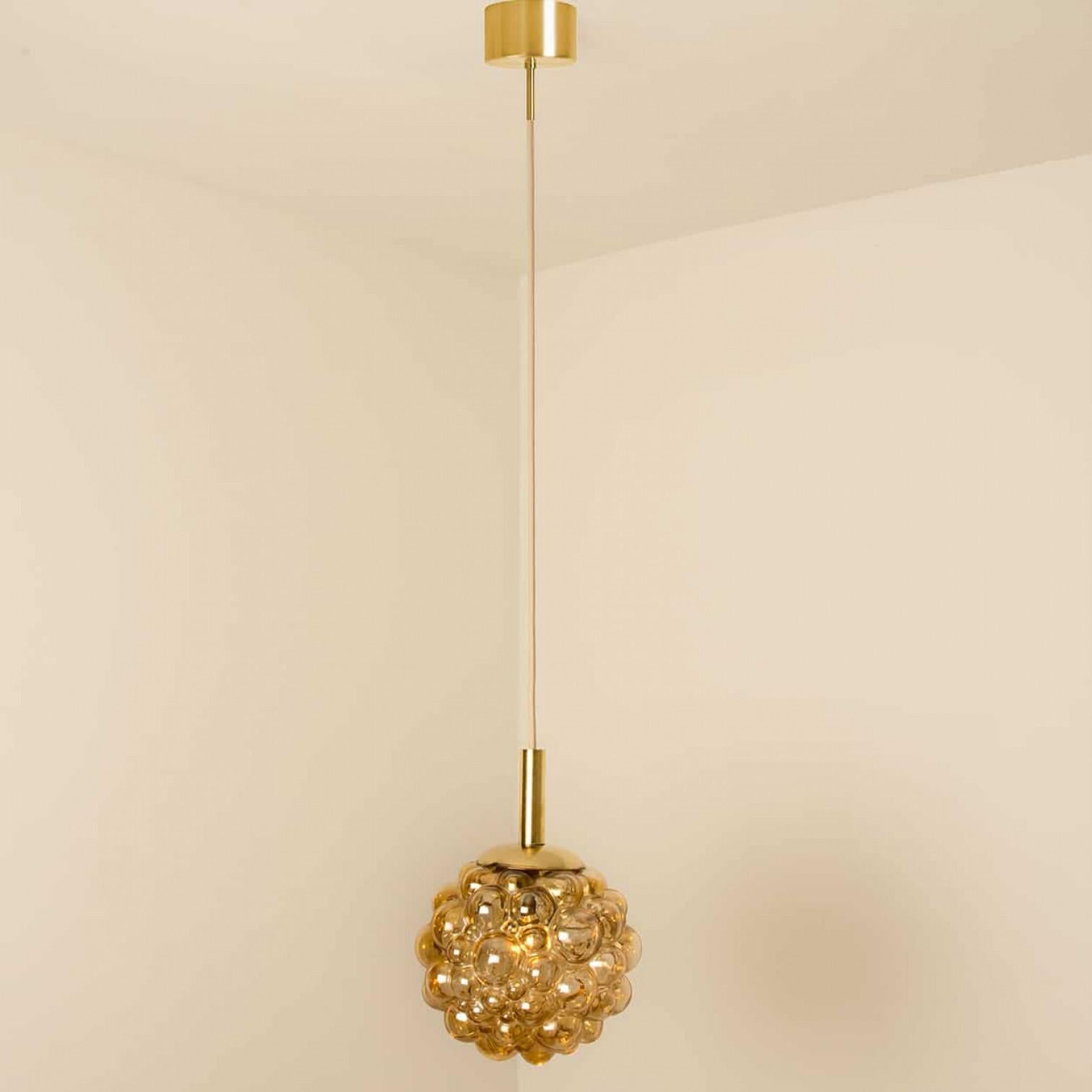 1 of the 3 Bubbled Glass Pendants by Helena Tynell, Germany 1970 in vendita 7