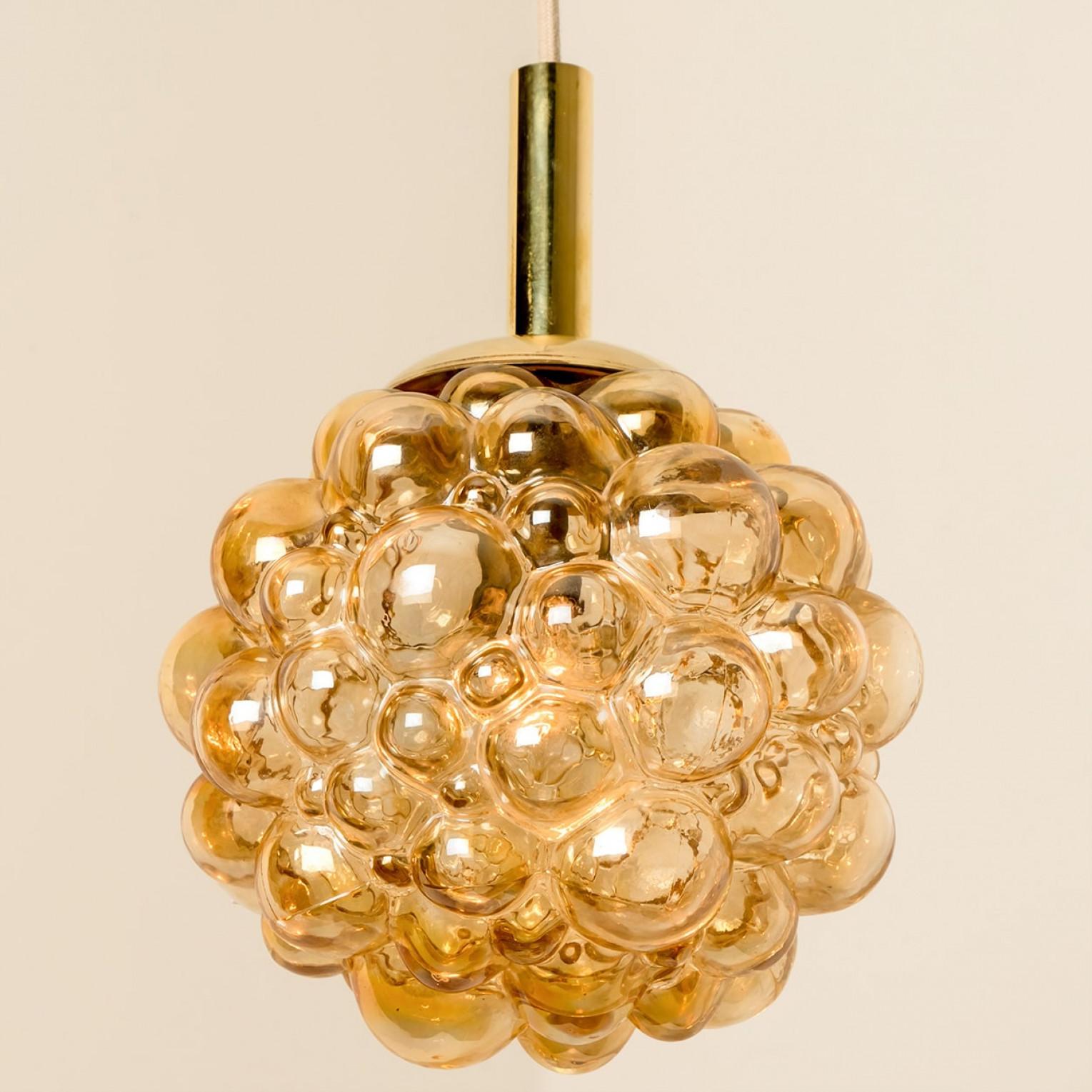 1 des 3 pendentifs en verre bullé d'Helena Tynell, Allemagne 1970 en vente 9