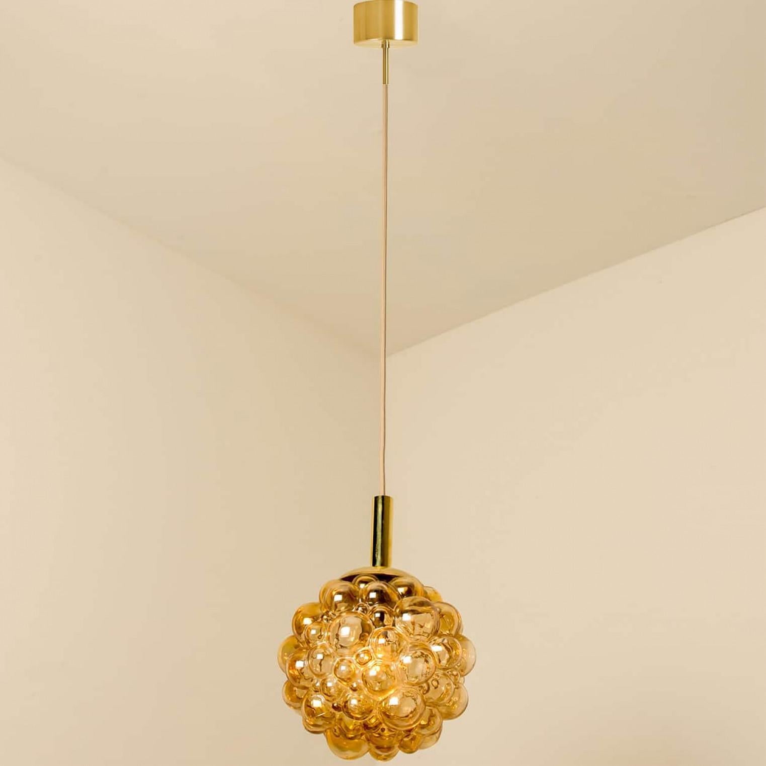 1 of the 3 Bubbled Glass Pendants by Helena Tynell, Germany 1970 en vente 10