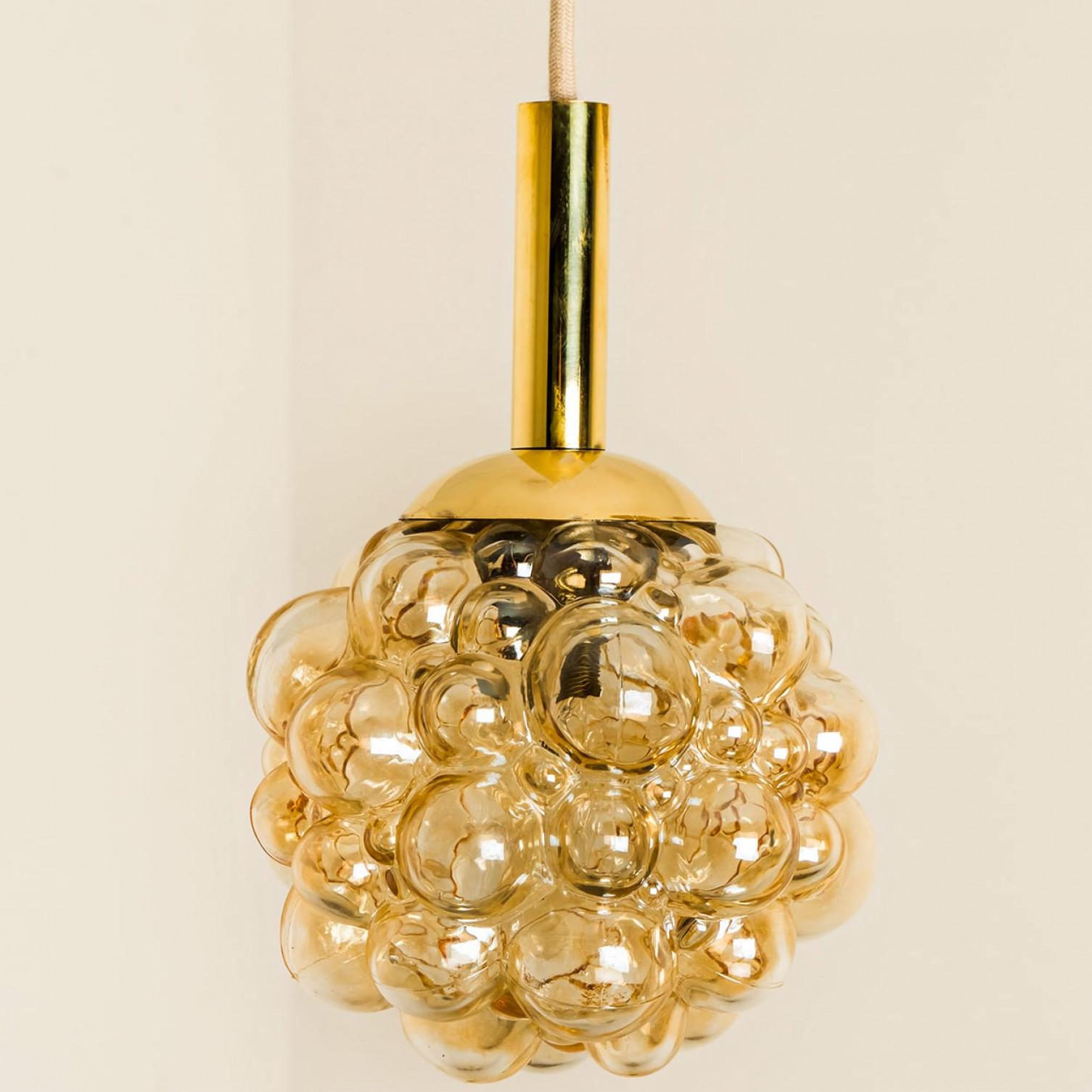 Mid-Century Modern 1 des 3 pendentifs en verre bullé d'Helena Tynell, Allemagne 1970 en vente