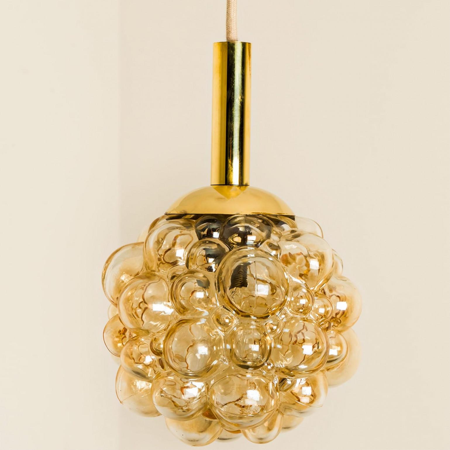 Mid-Century Modern 1 of the 3 Bubbled Glass Pendants by Helena Tynell, Germany 1970 en vente